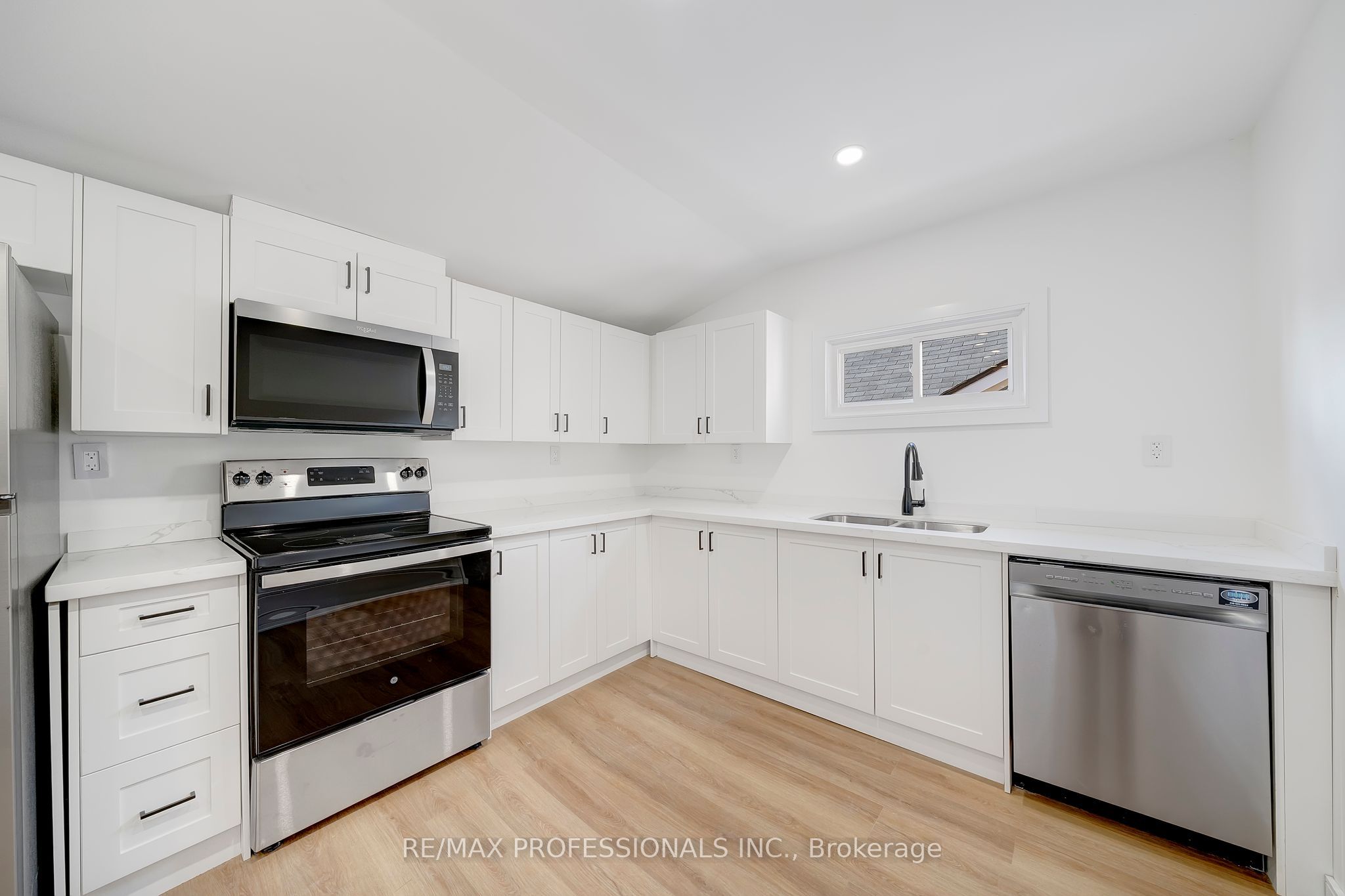 27 Oakdale Avenue Apartment B, St. Catharines, ON L2P 2B8 photo 4