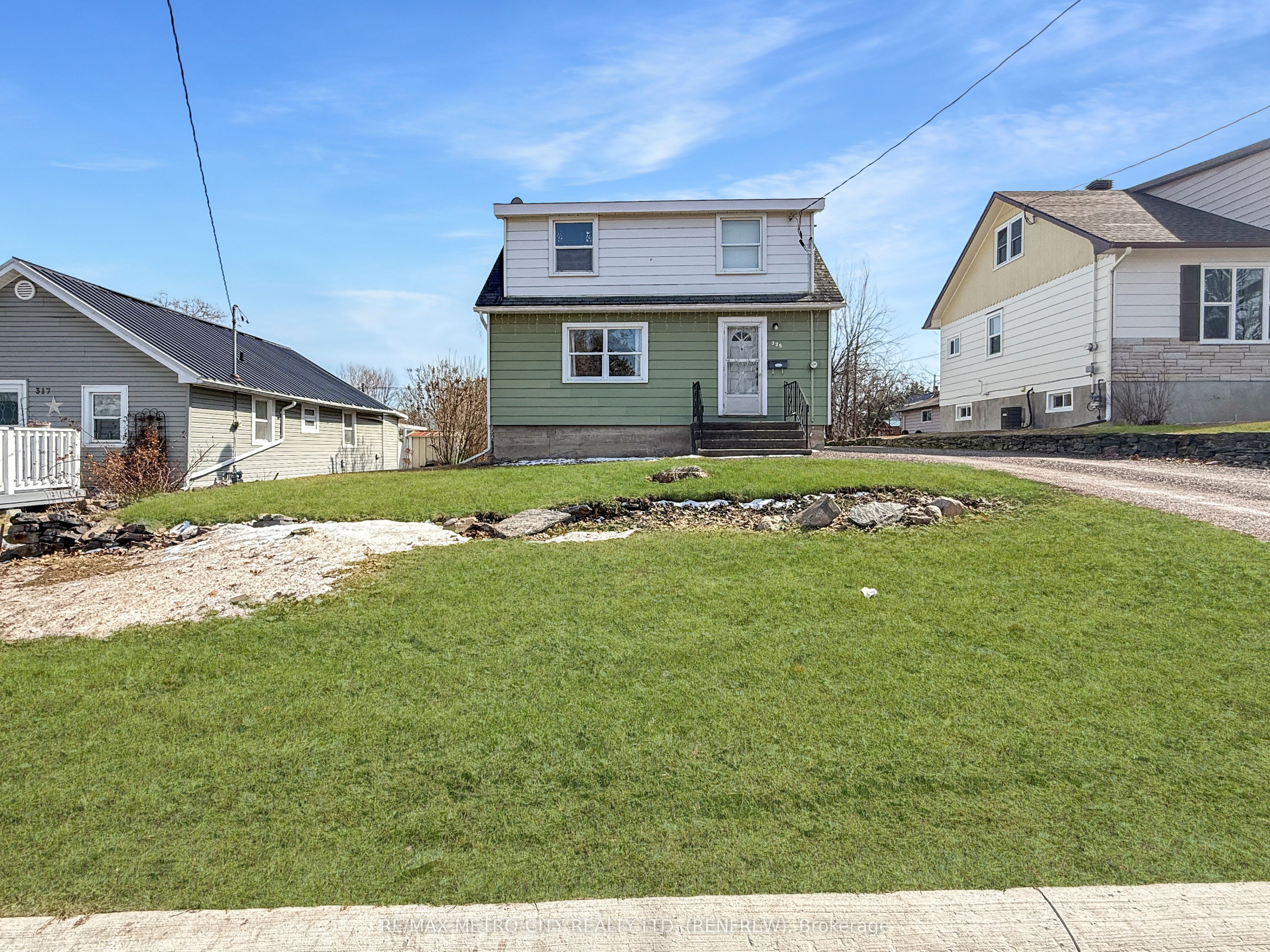 325 JOFFRE Avenue, Renfrew, ON K7V 3L6