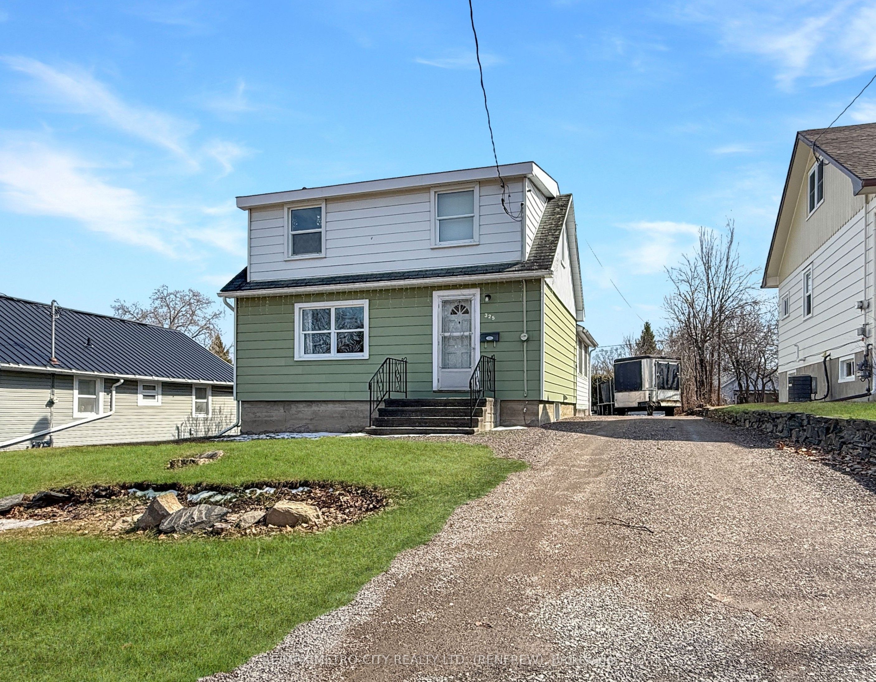325 JOFFRE Avenue, Renfrew, ON K7V 3L6 photo 3