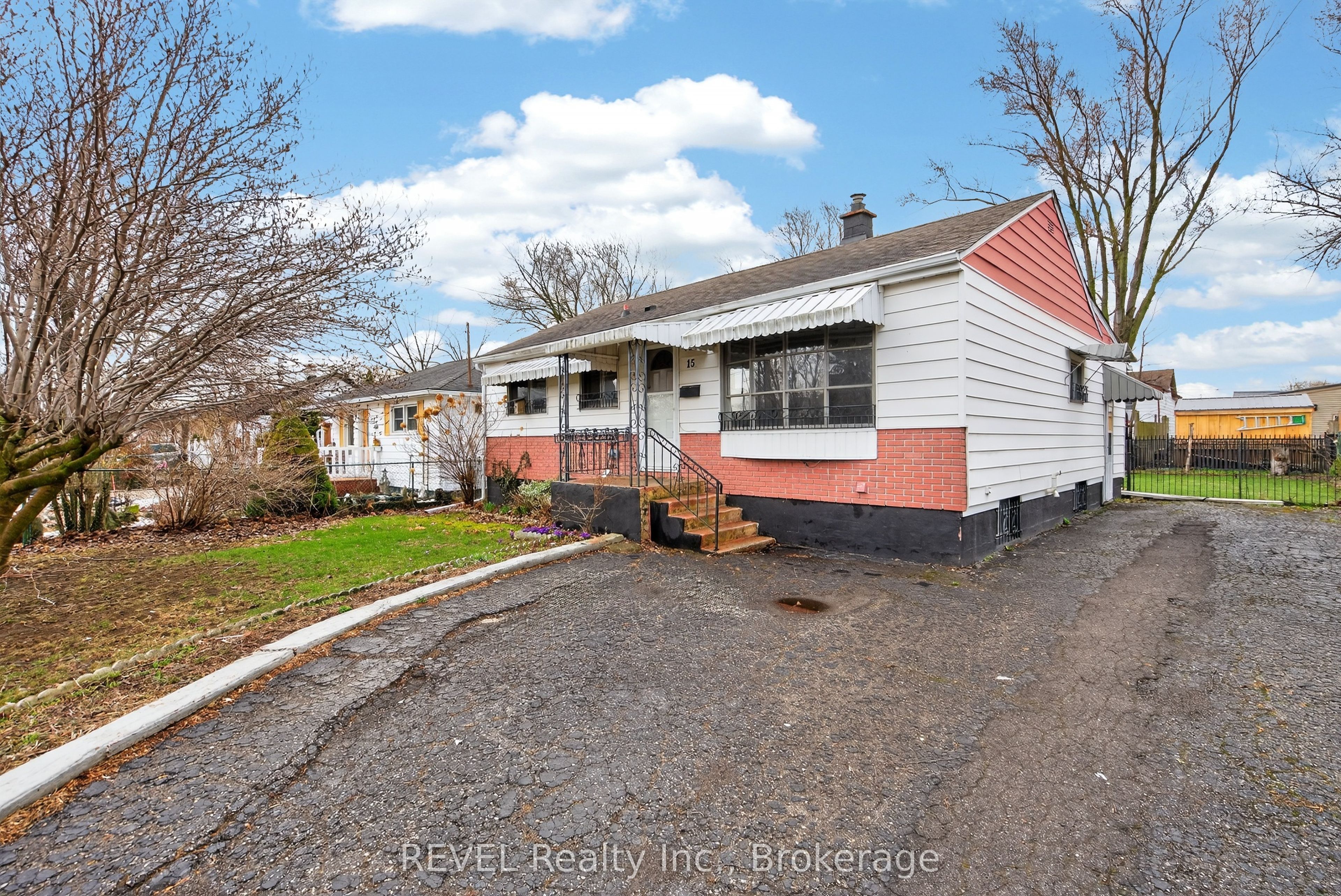 15 Vera Street, St. Catharines, ON L2S 1C3 photo 2