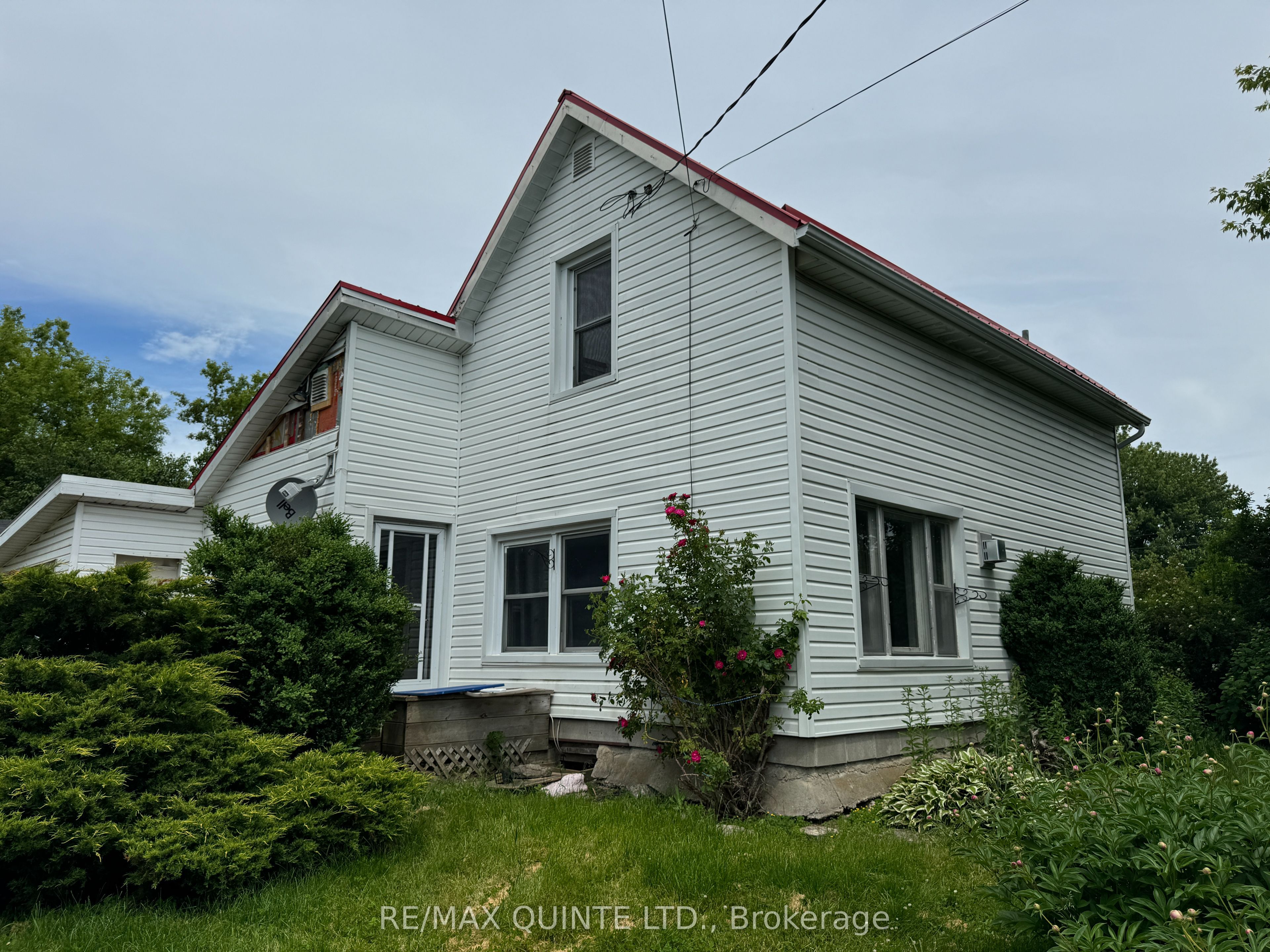 801 Old Highway 2, Quinte West, ON K8V 5P5 photo 2