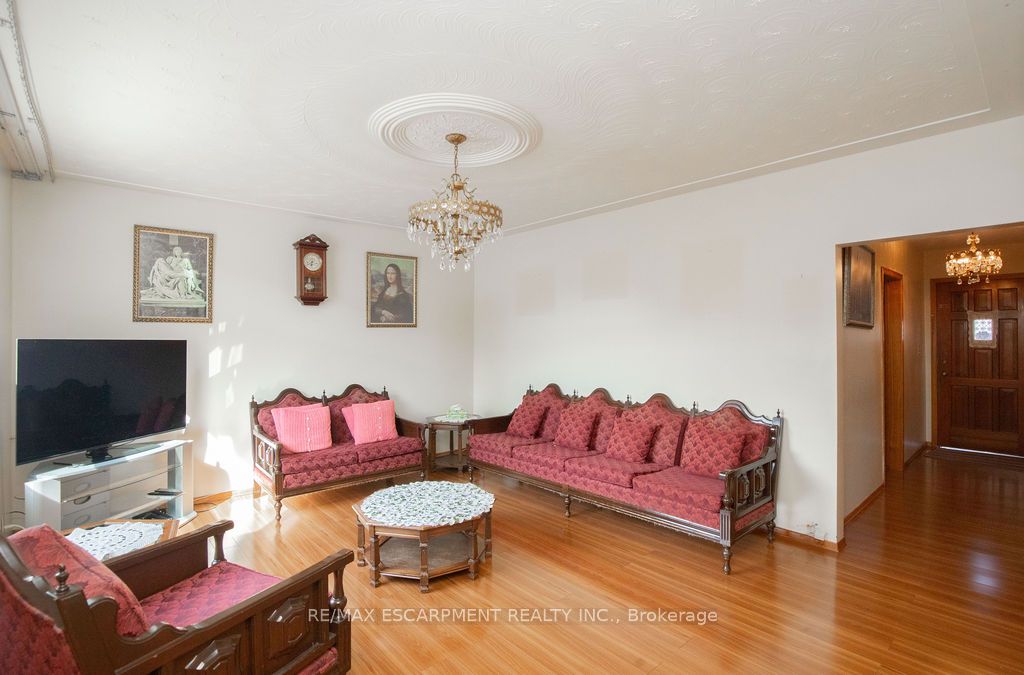 91 Pearl Street N, Hamilton, ON L8R 2Z2 photo 4