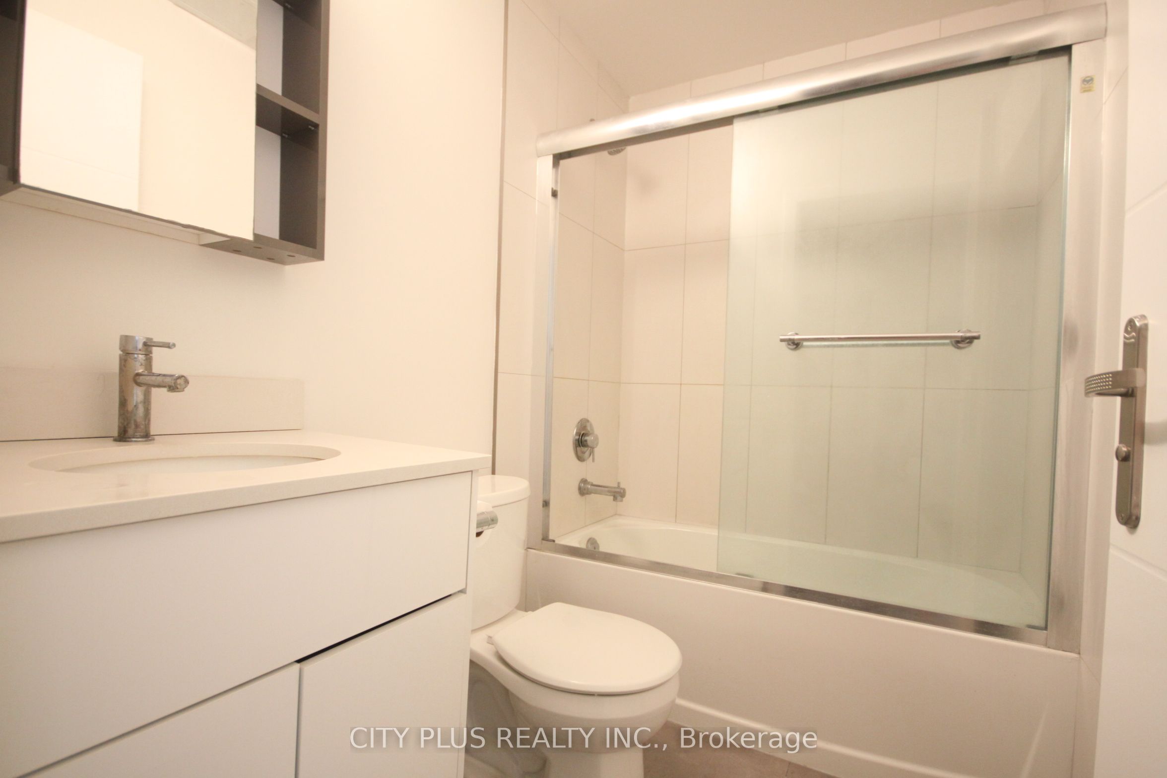 60 Frederick Street 1009, Kitchener, ON N2H 0C7 photo 5