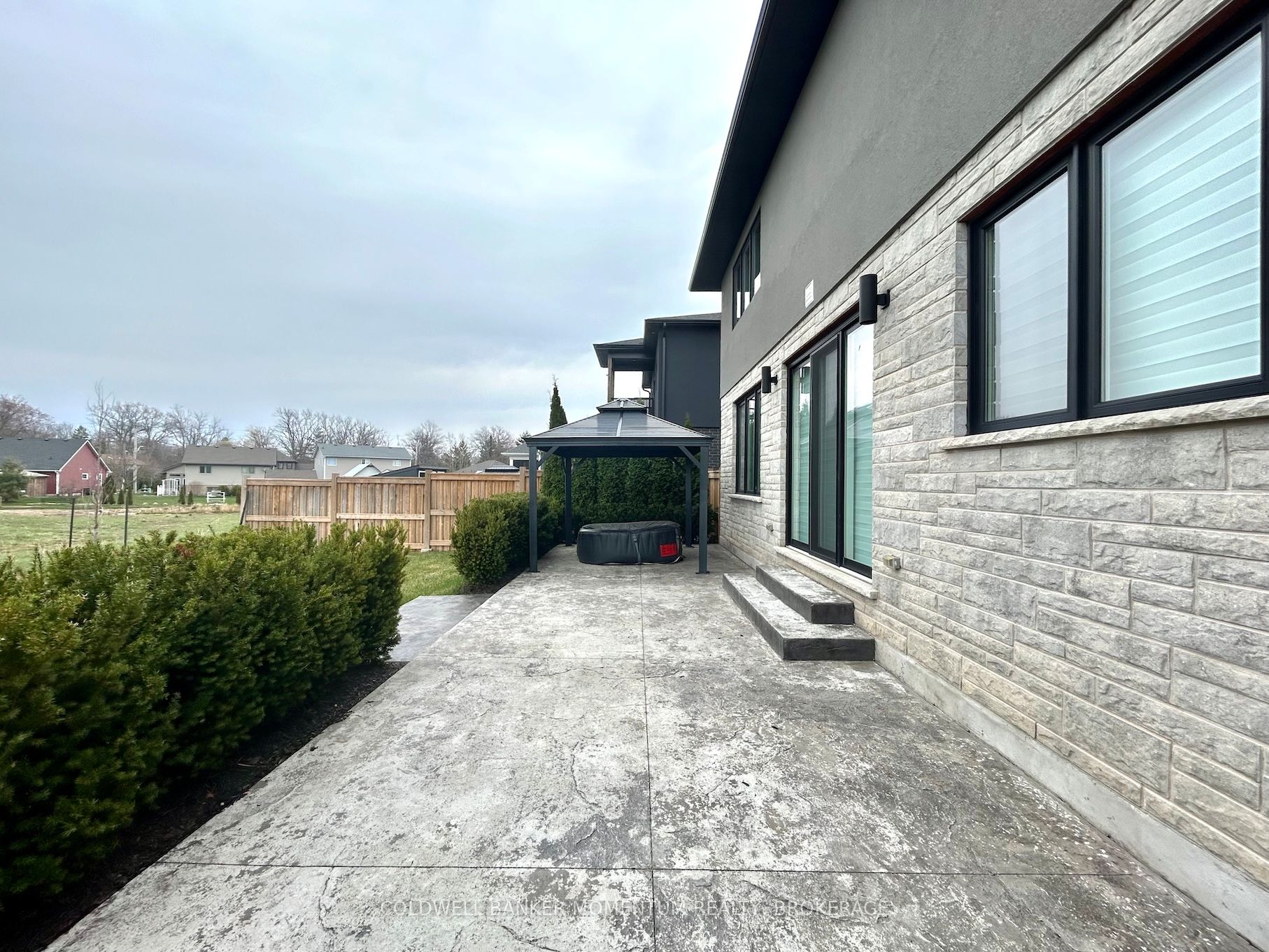 2864 Arrowsmith Court, Fort Erie, ON L0S 1S0 photo 2