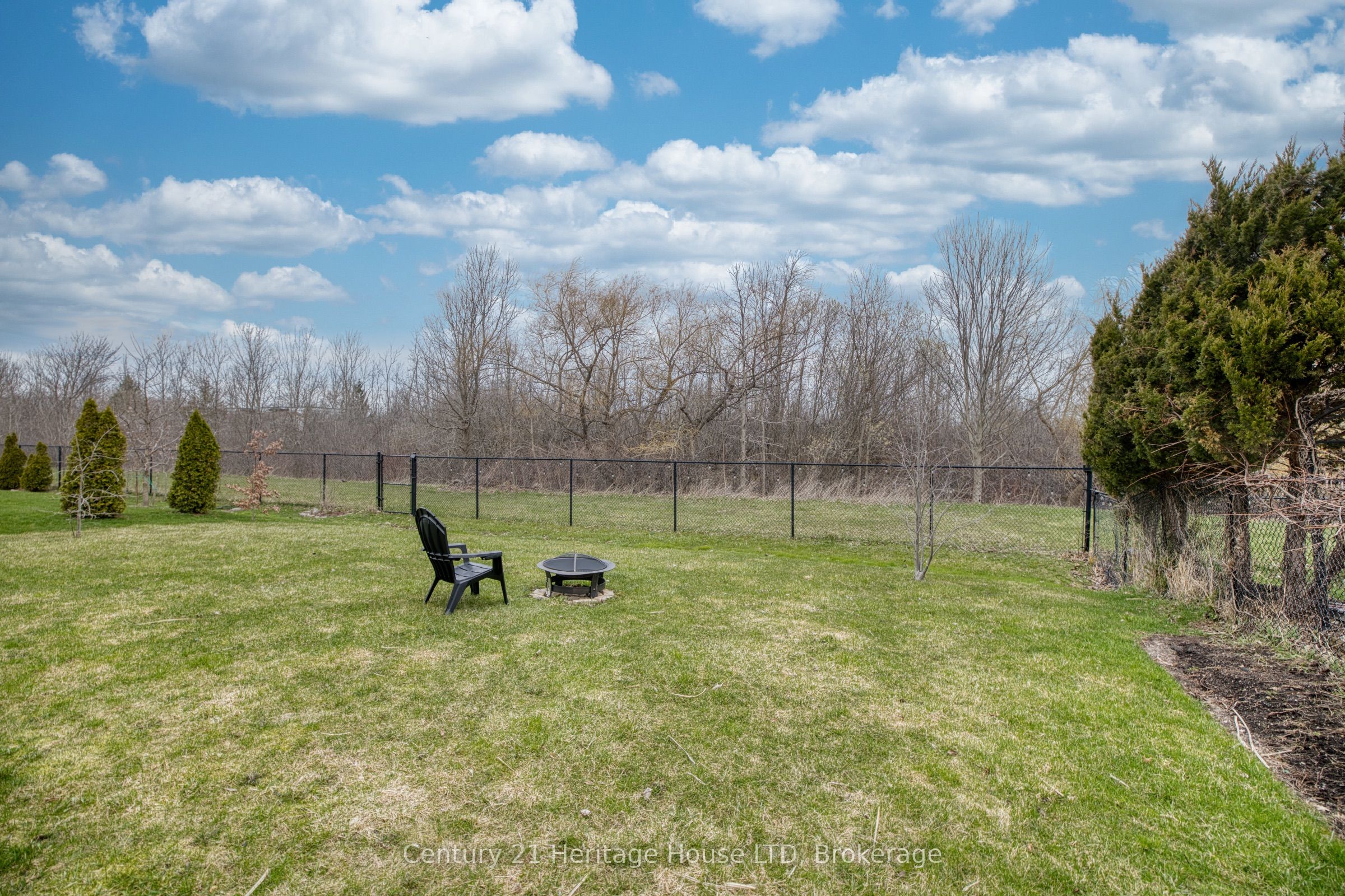 710 Brian Street, Fort Erie, ON L2A 6W2 photo 3