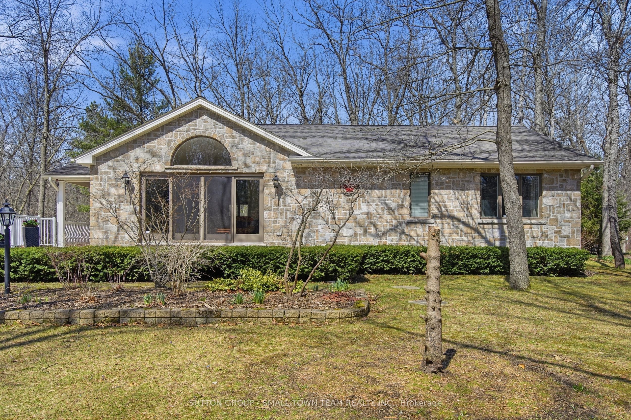 8816 Timberwood Trail, Lambton Shores, ON N0M 1T0 photo 4