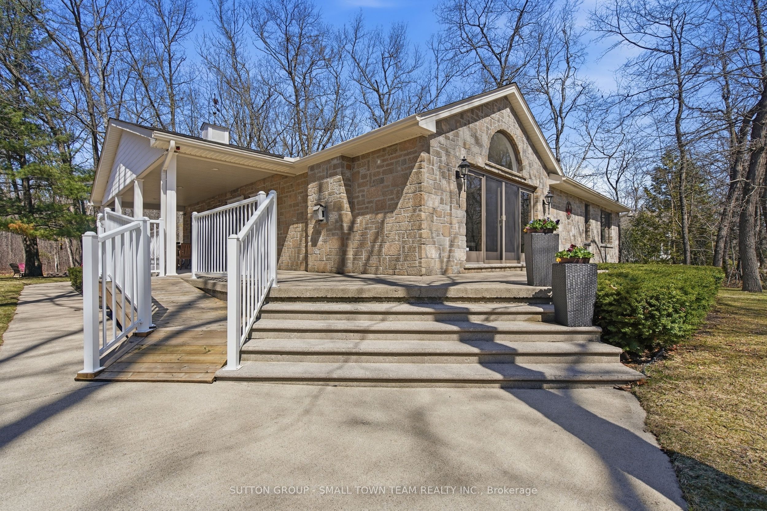 8816 Timberwood Trail, Lambton Shores, ON N0M 1T0 photo 5