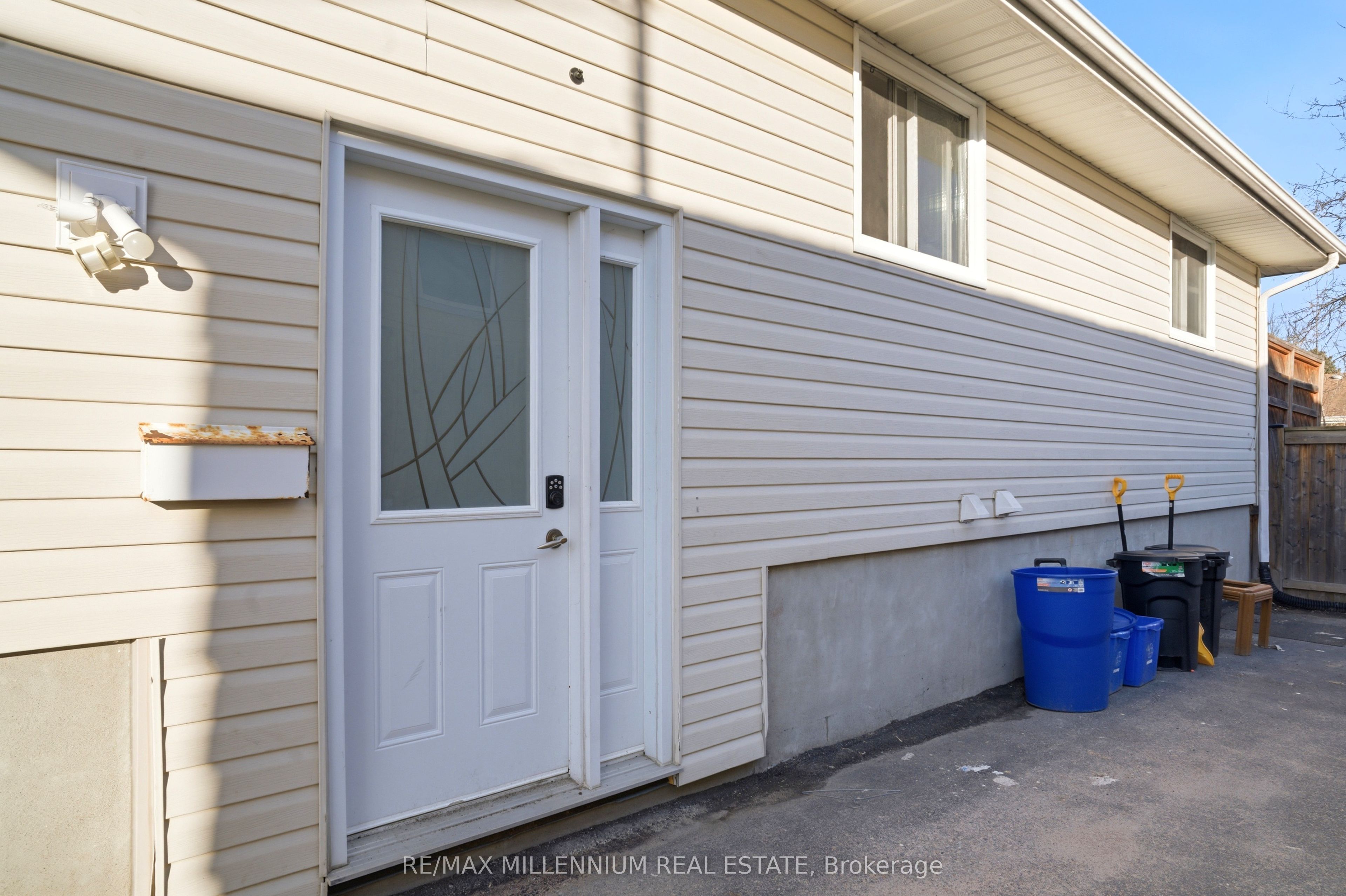 8 PLUMTREE Place, North Bay, ON P1A 3Y6 photo 2