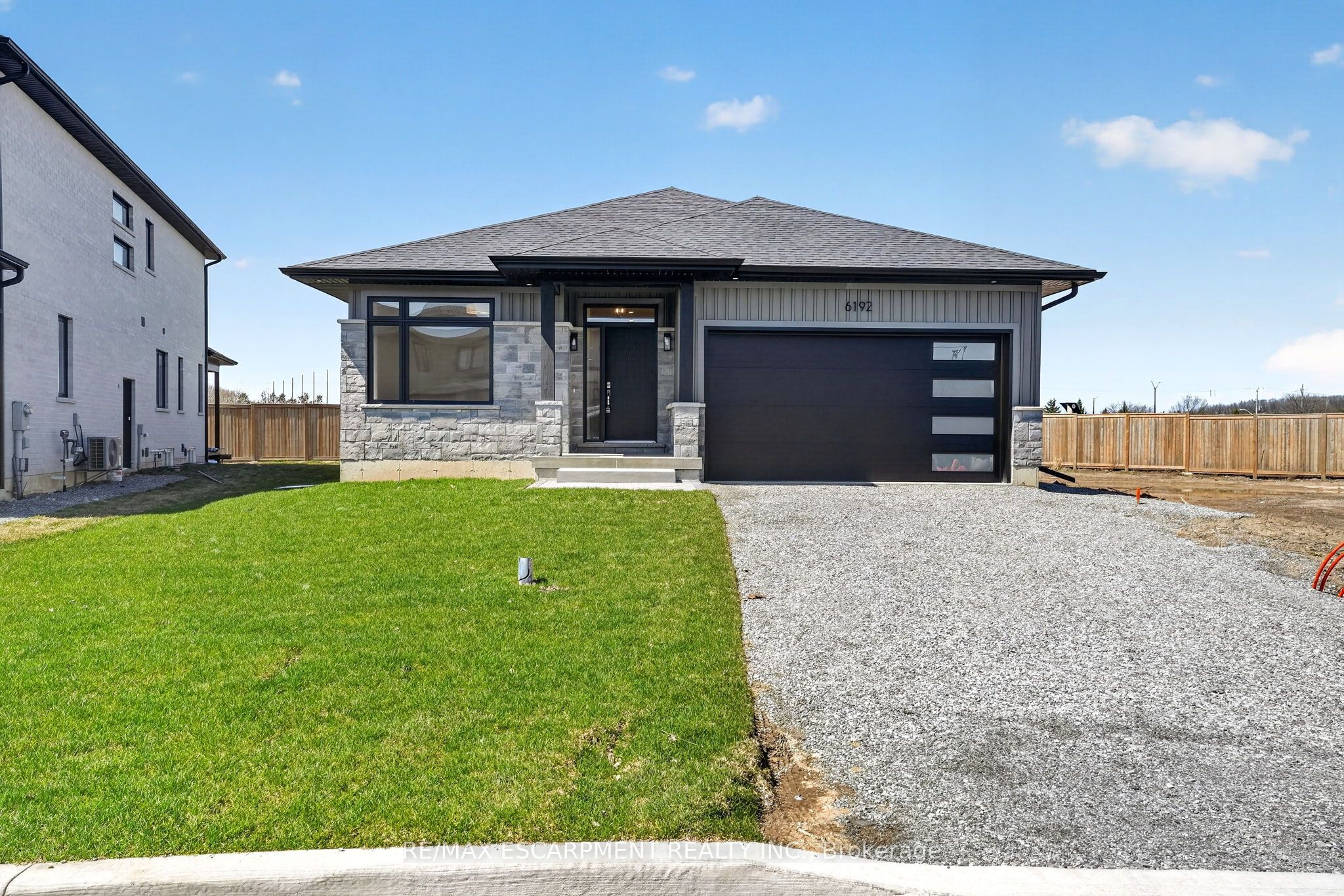 6192 Curlin Crescent, Niagara Falls, ON L2H 3W8