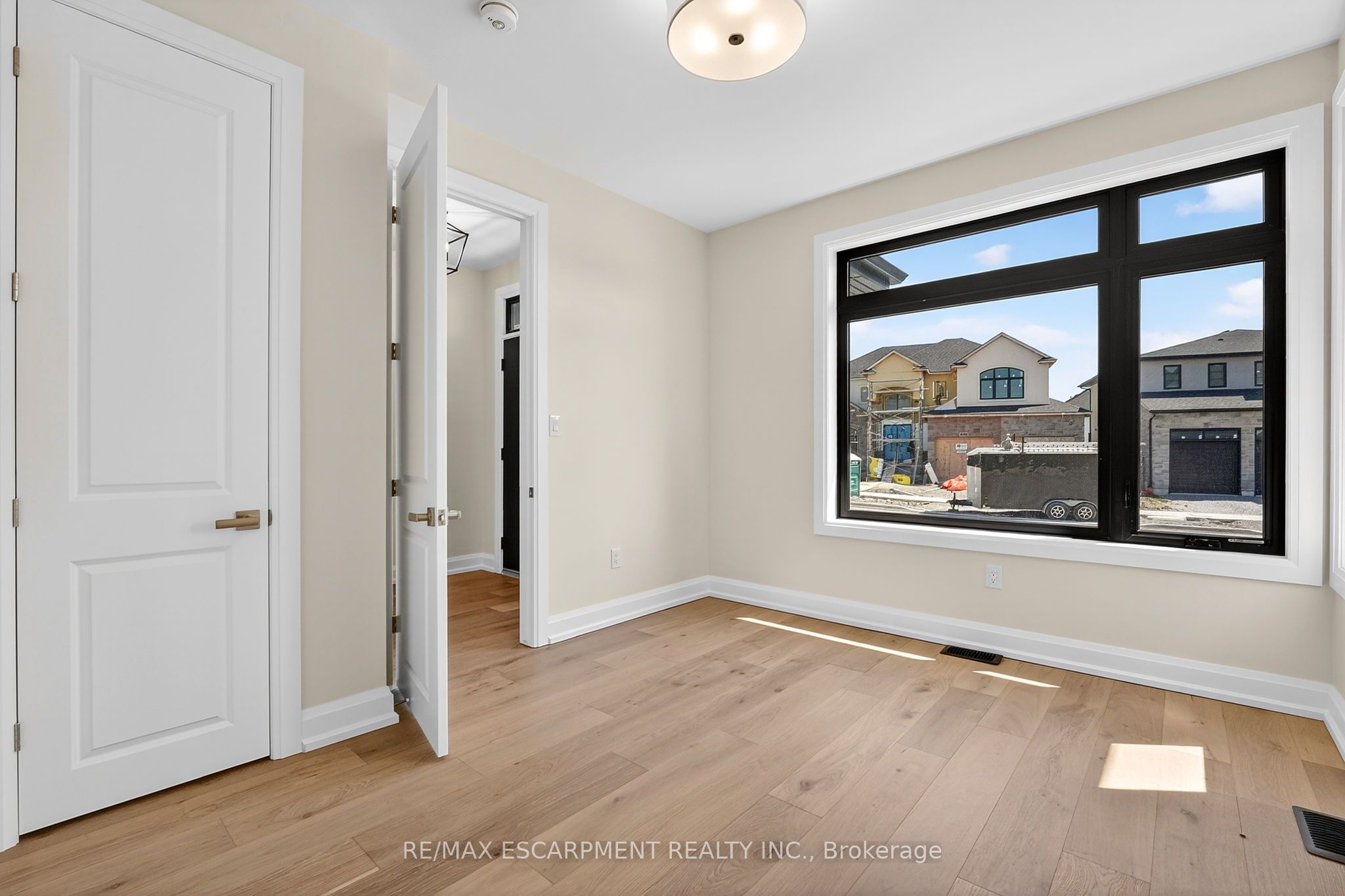 6192 Curlin Crescent, Niagara Falls, ON L2H 3W8 photo 3