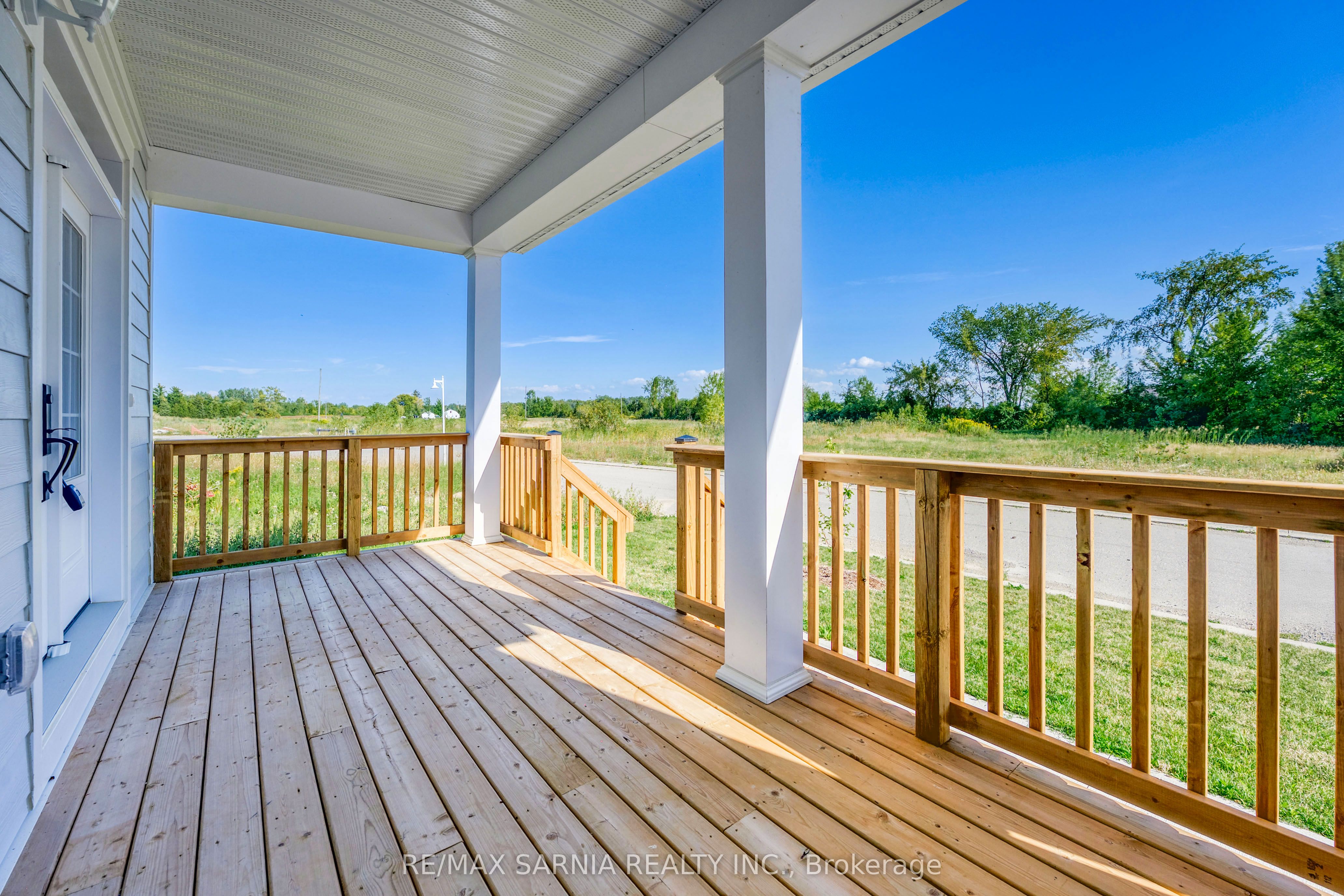4166 BOARDWALK Avenue, Plympton-Wyoming, ON N0N 1J0 photo 3