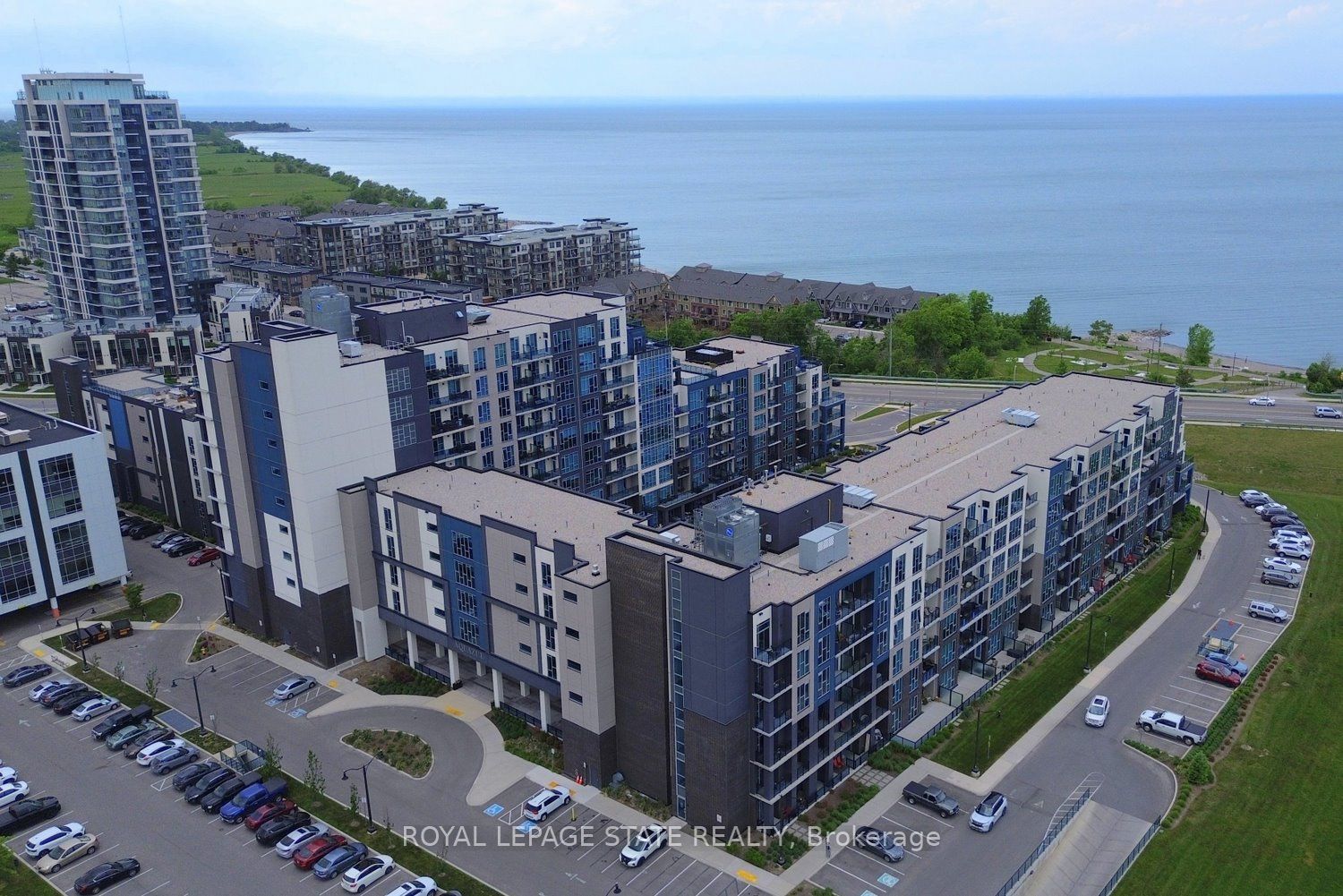 16 Concord Place 145, Grimsby, ON L3M 0J1 photo 2