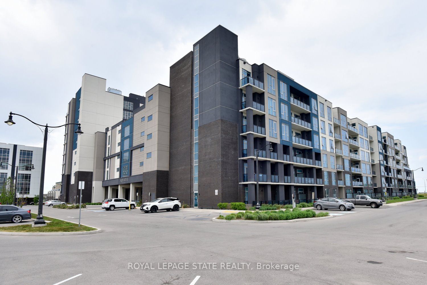 16 Concord Place 145, Grimsby, ON L3M 0J1 photo 3