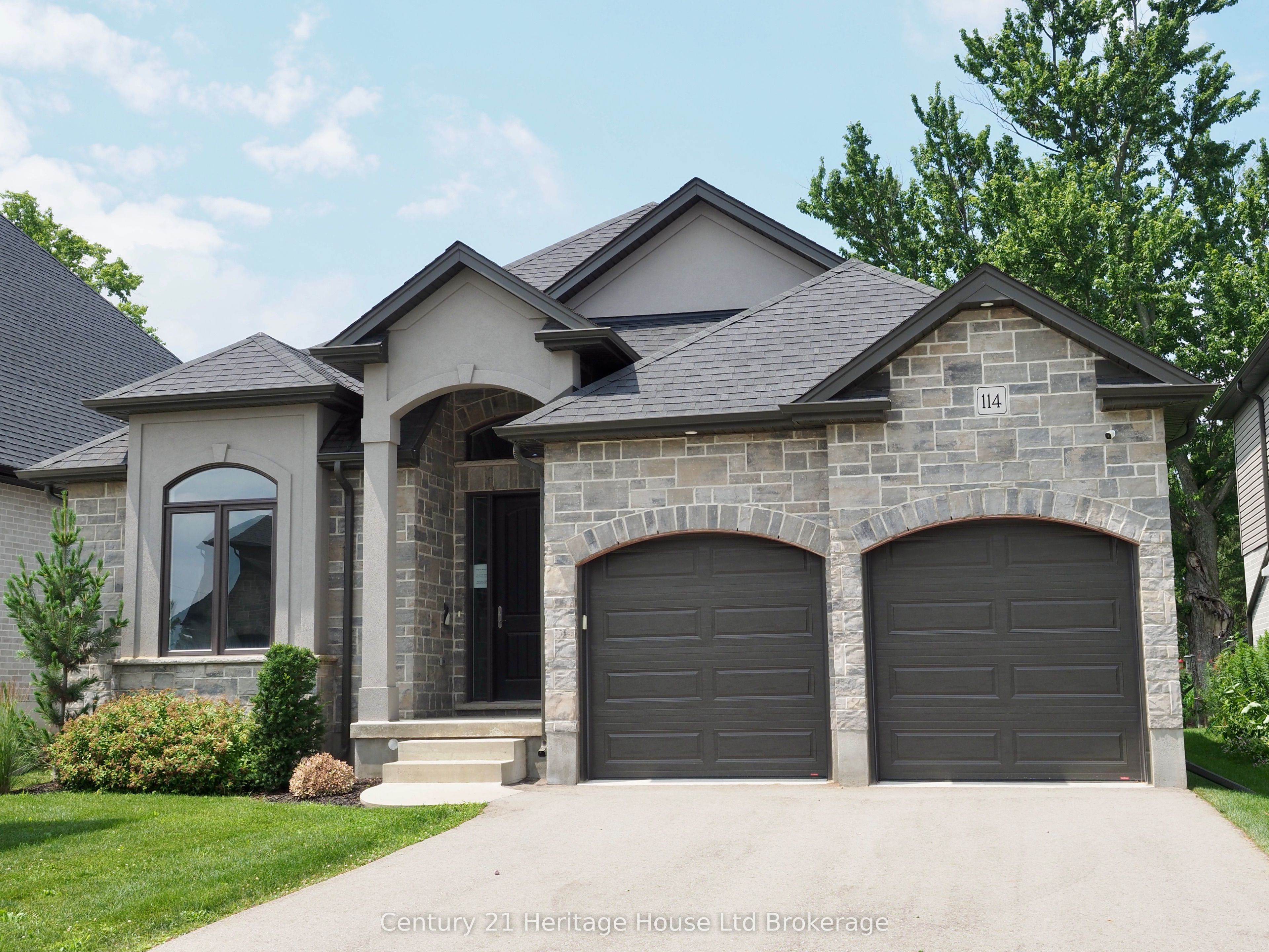 114 Beech Boulevard, Tillsonburg, ON N4G 5S1 photo 2