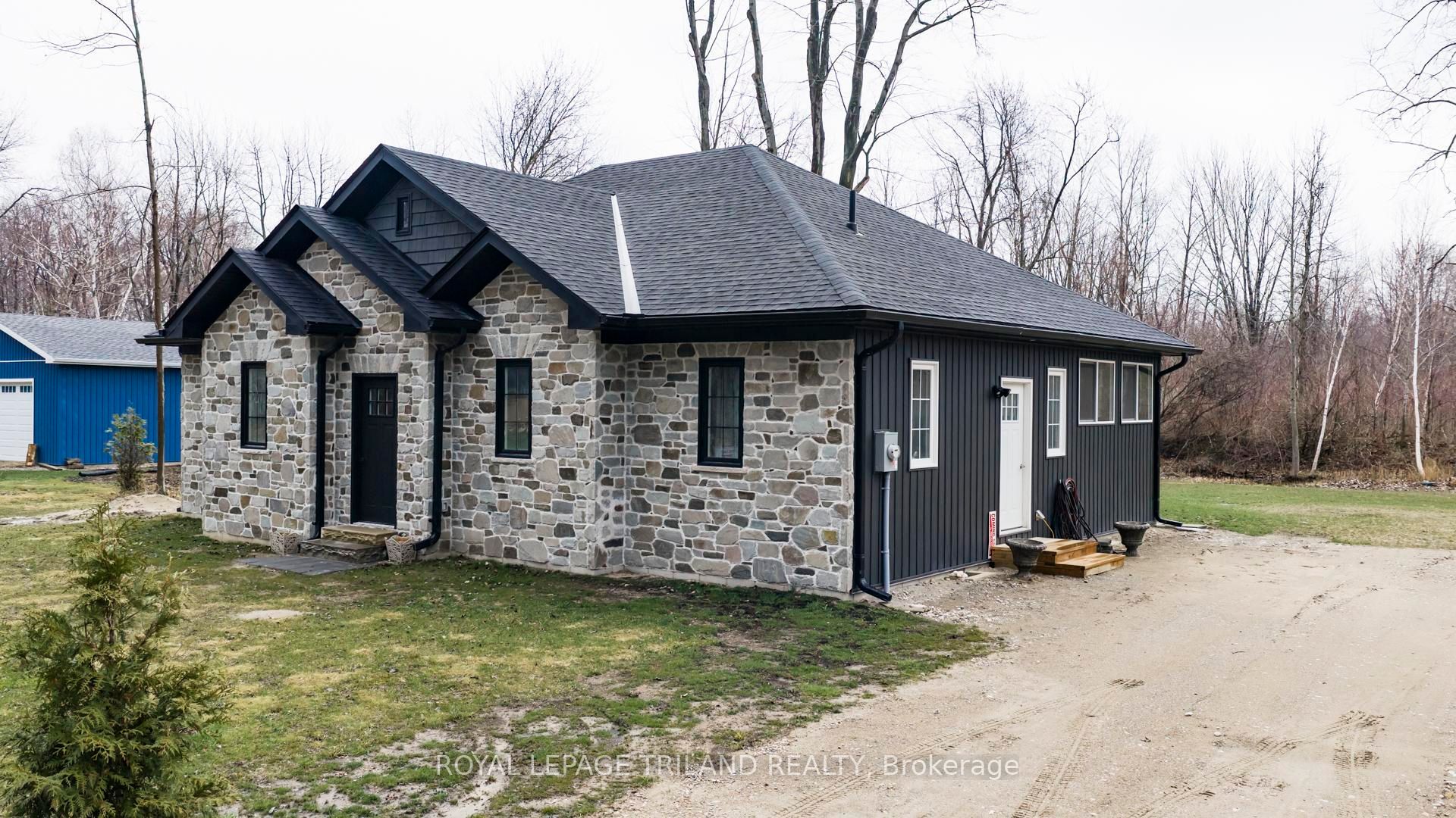 6043 FRANKS Road, Lambton Shores, ON N0M 1J0 photo 2