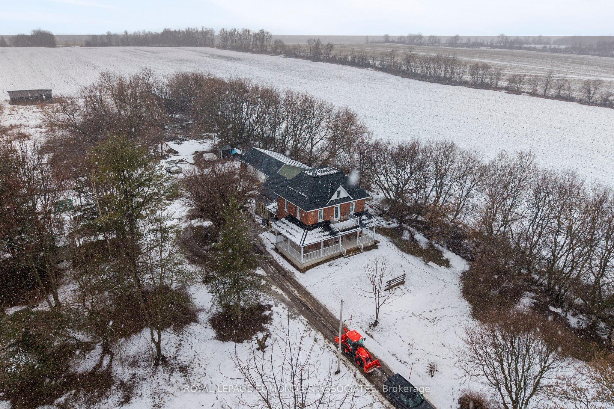 2061 Kerr Line, Whitewater Region, ON K0J 1V0 photo 2
