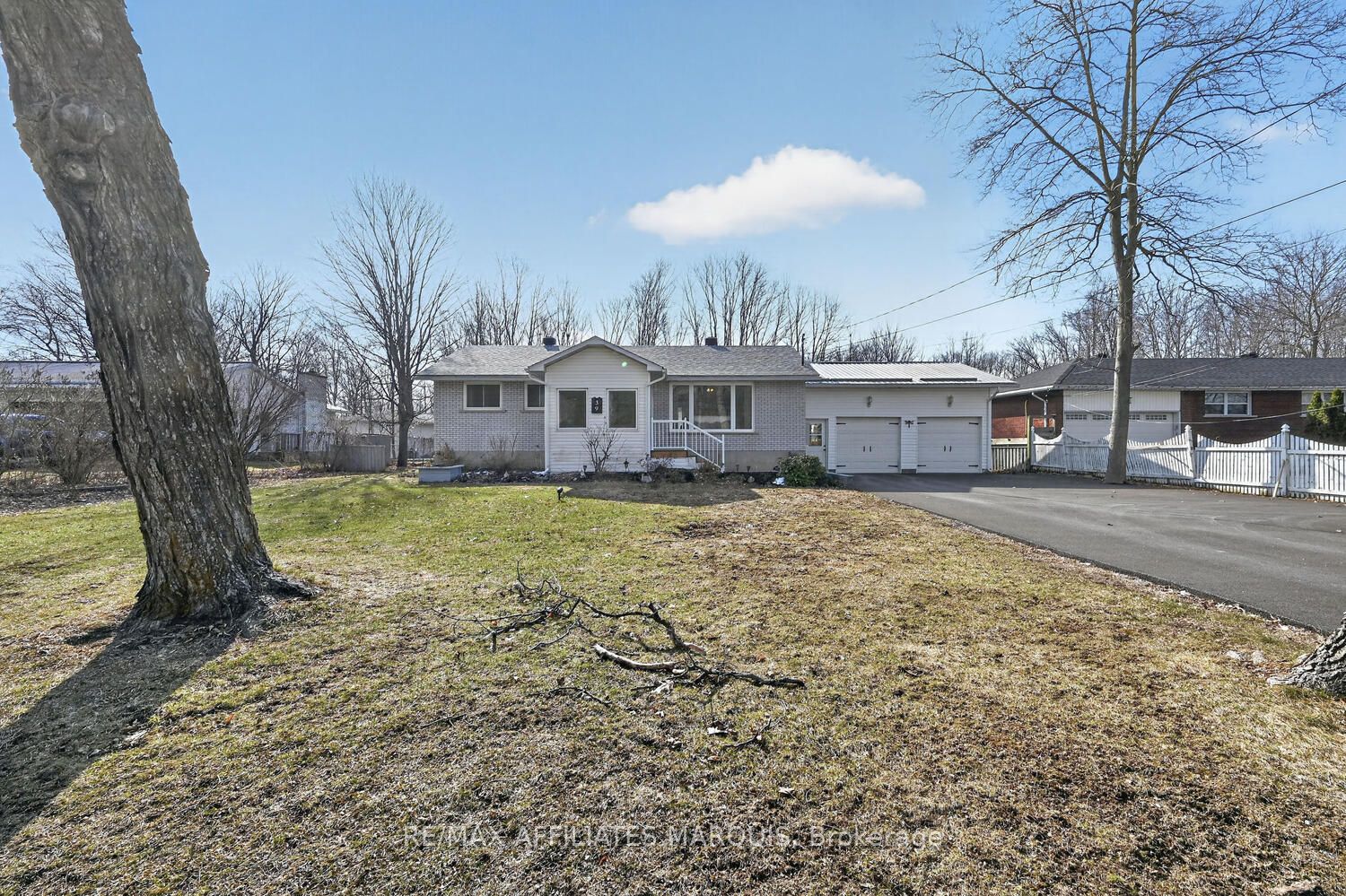 39 Golf Club Road, Rideau Lakes, ON K7A 4S5 photo 2