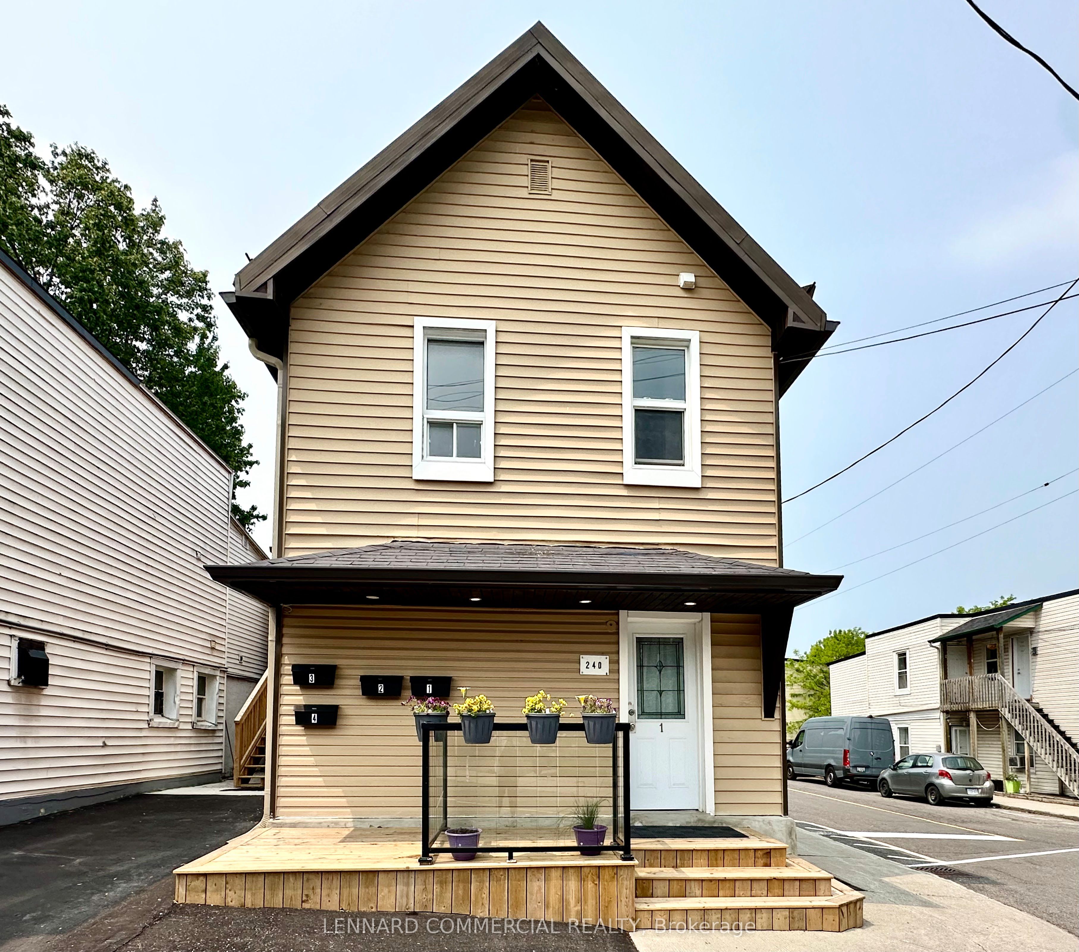 240 MARIER Avenue, Vanier and Kingsview Park, ON K1L 5R1