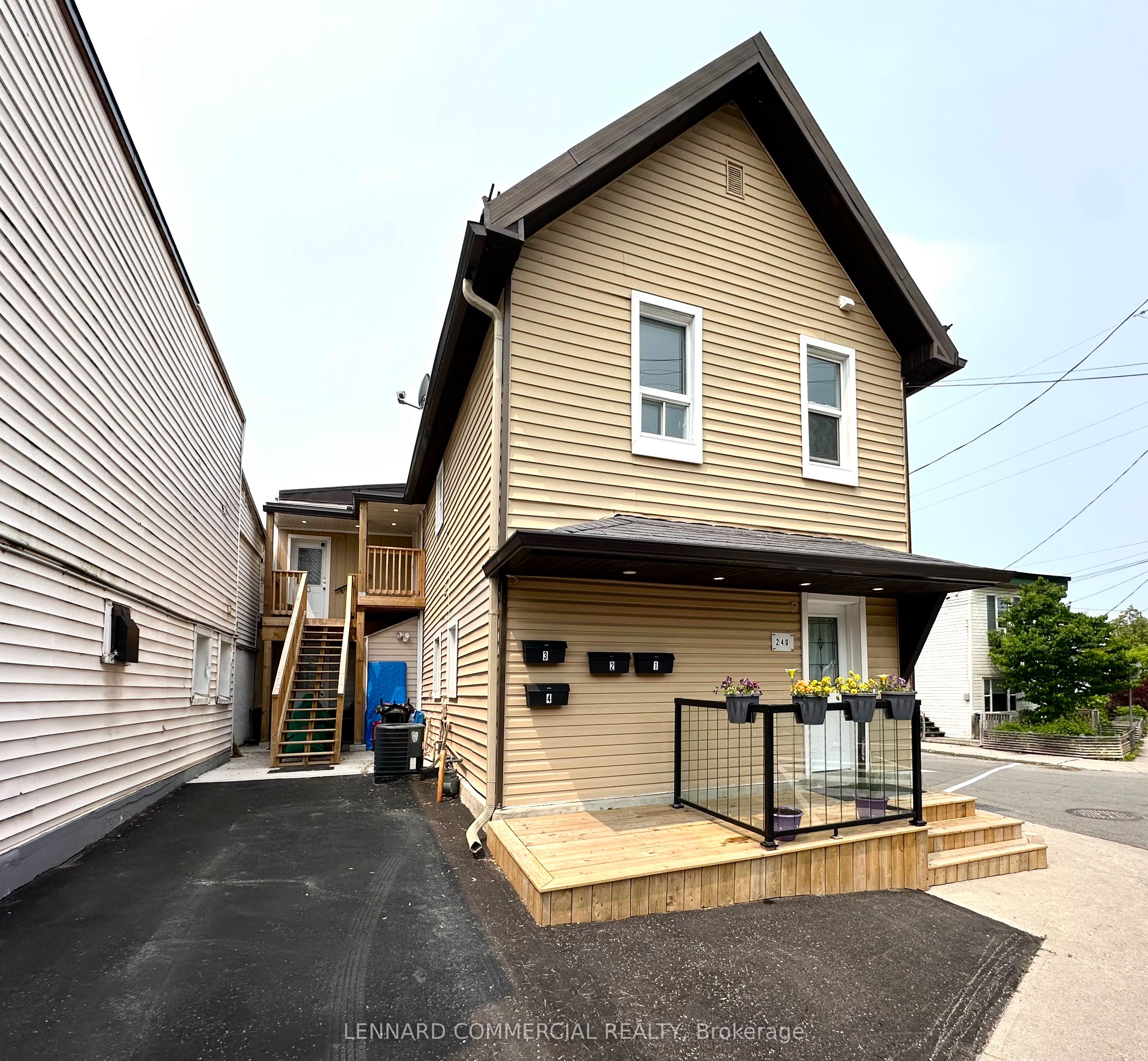 240 MARIER Avenue, Vanier and Kingsview Park, ON K1L 5R1 photo 2
