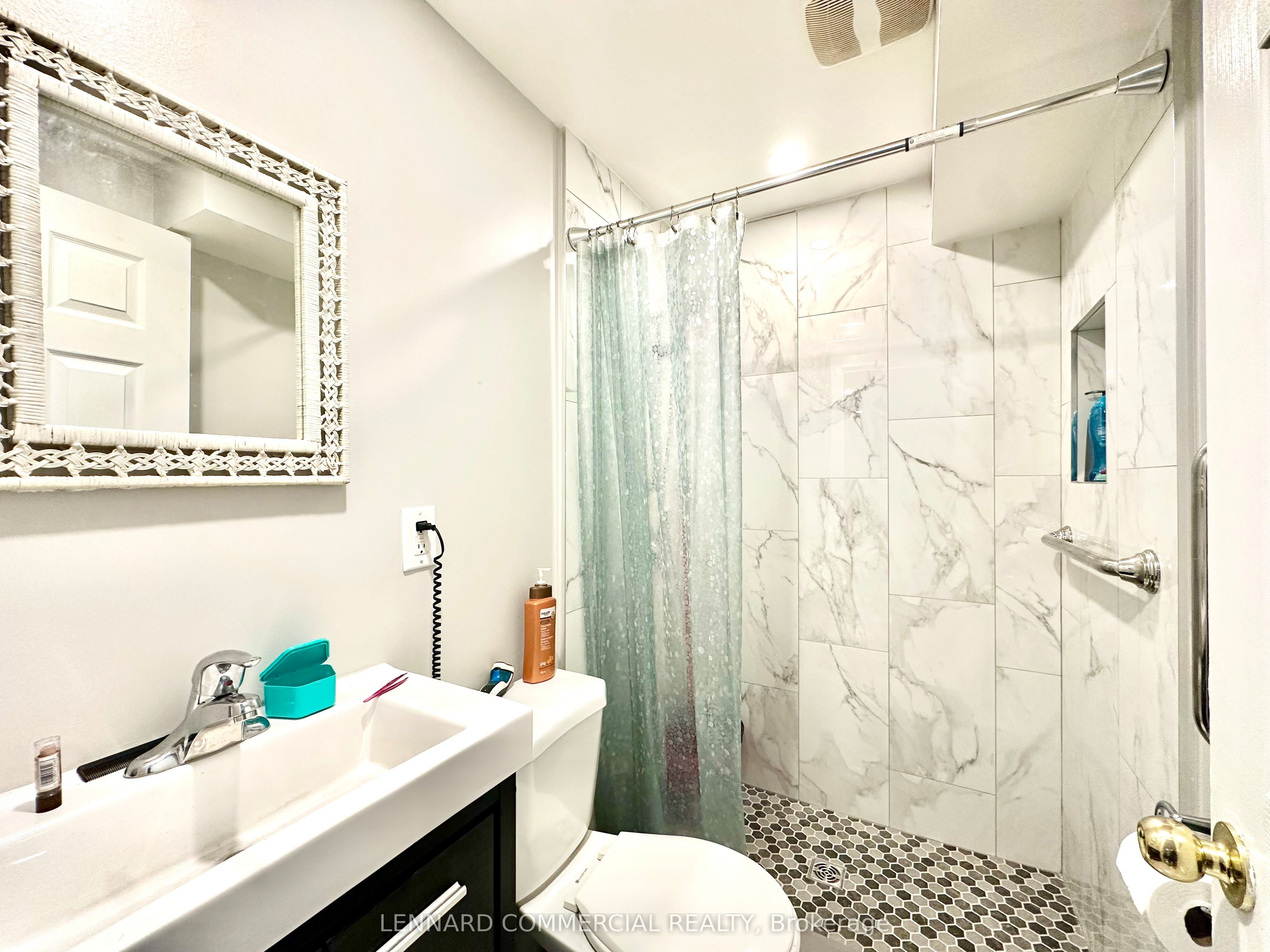 240 MARIER Avenue, Vanier and Kingsview Park, ON K1L 5R1 photo 5