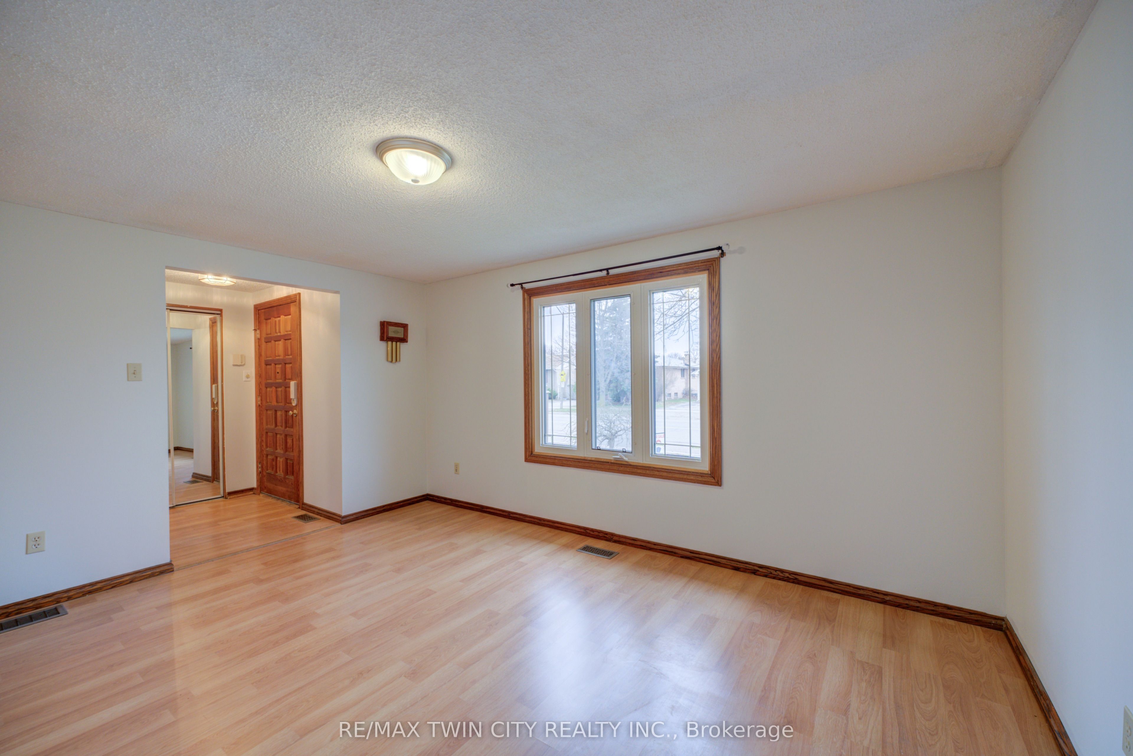 390 Brantwood Park Road, Brantford, ON N3P 1K7 photo 3