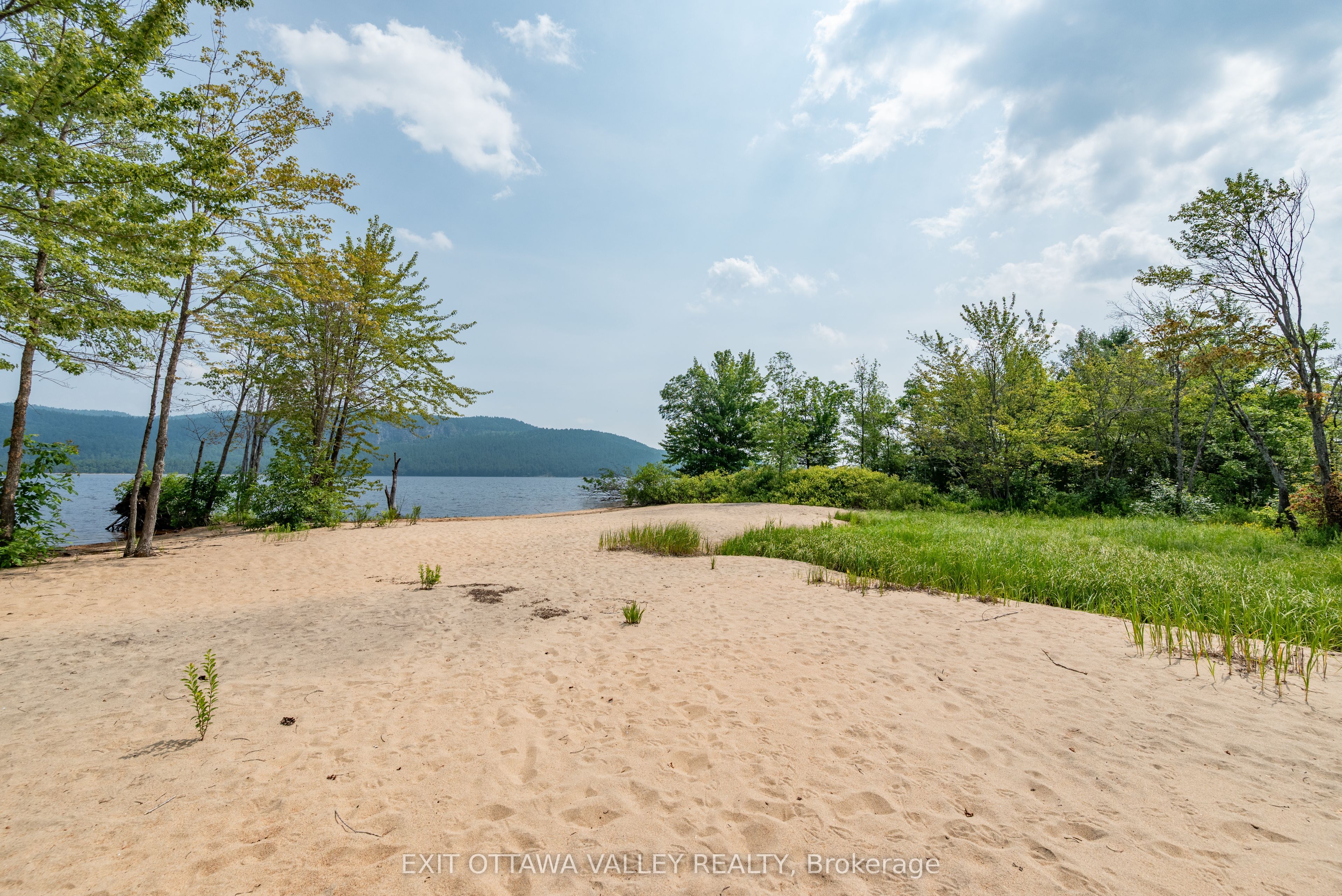 10 Ryans Camp Lane, Laurentian Hills, ON K0J 1P0 photo 2