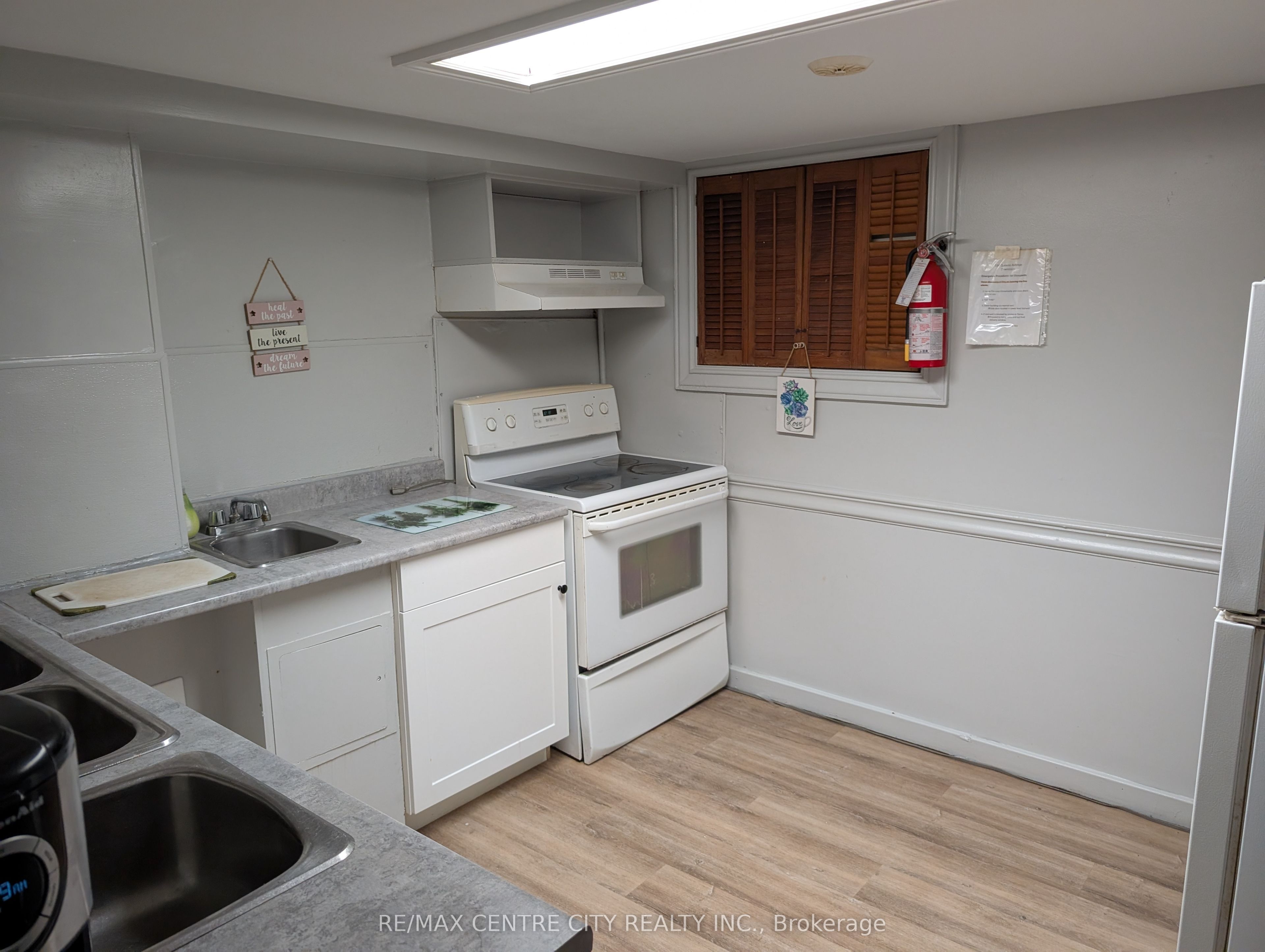 334 Queens Avenue, London East, ON N6B 1X4 photo 4