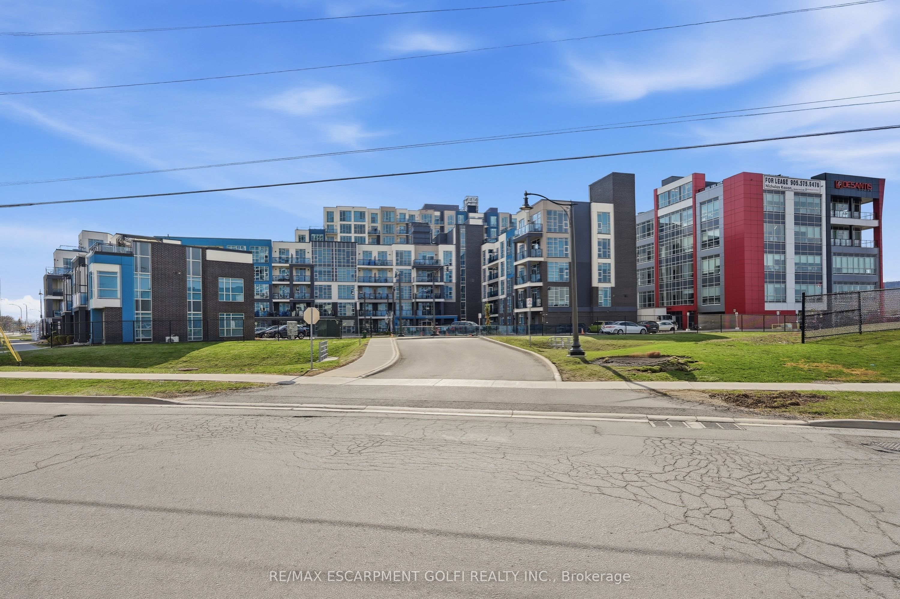 10 Concord Place 304, Grimsby, ON L3M 0G6 photo 2