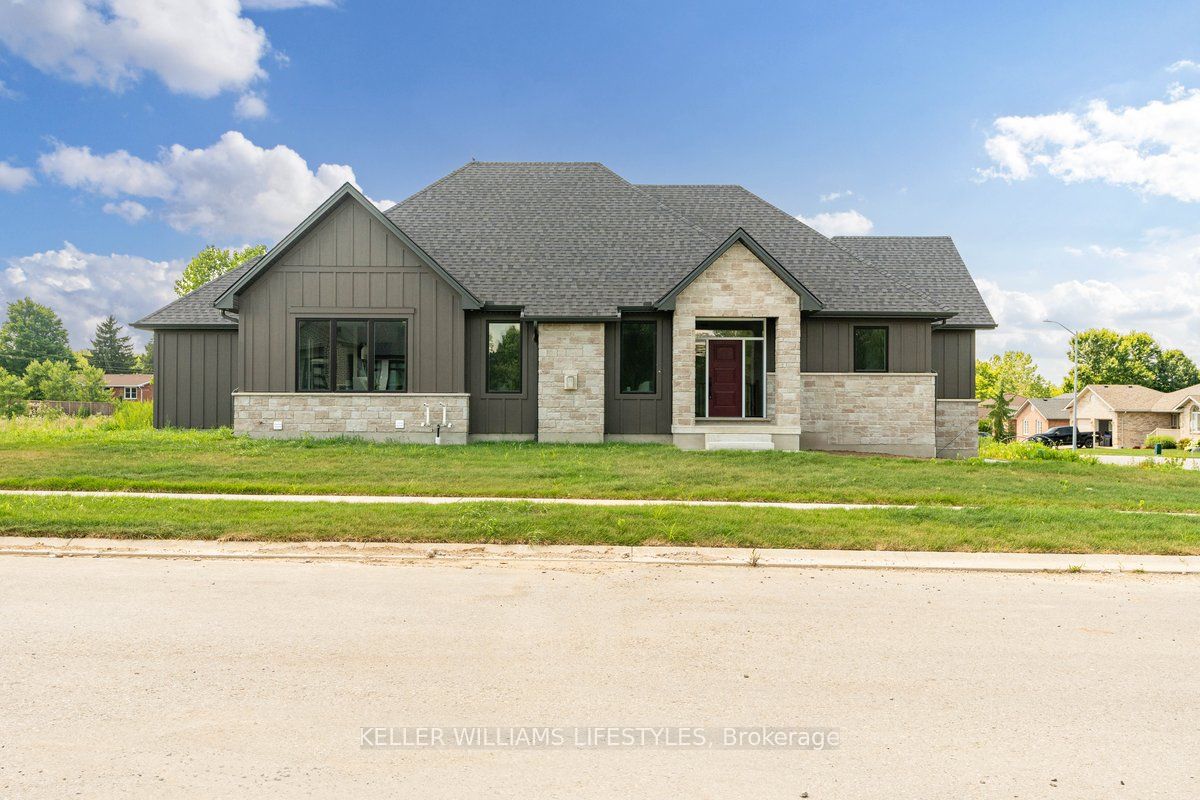 39 EAST GLEN Drive, Lambton Shores, ON N0M 1B0 photo 2