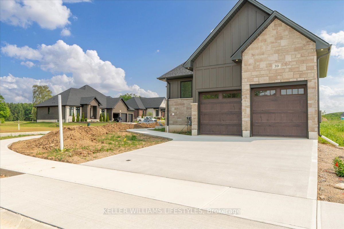 39 EAST GLEN Drive, Lambton Shores, ON N0M 1B0 photo 4