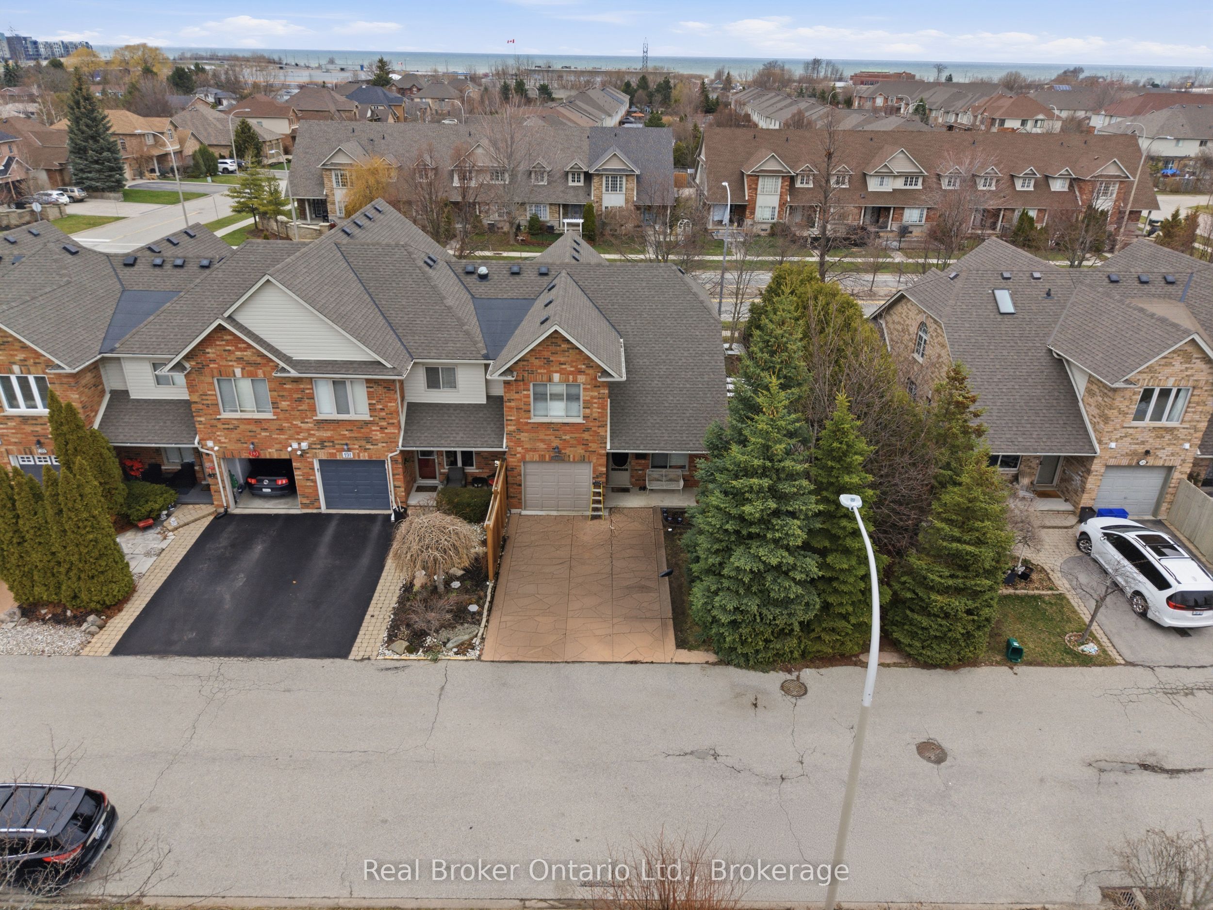 189 Livingston Avenue, Grimsby, ON L3M 5M3 photo 2
