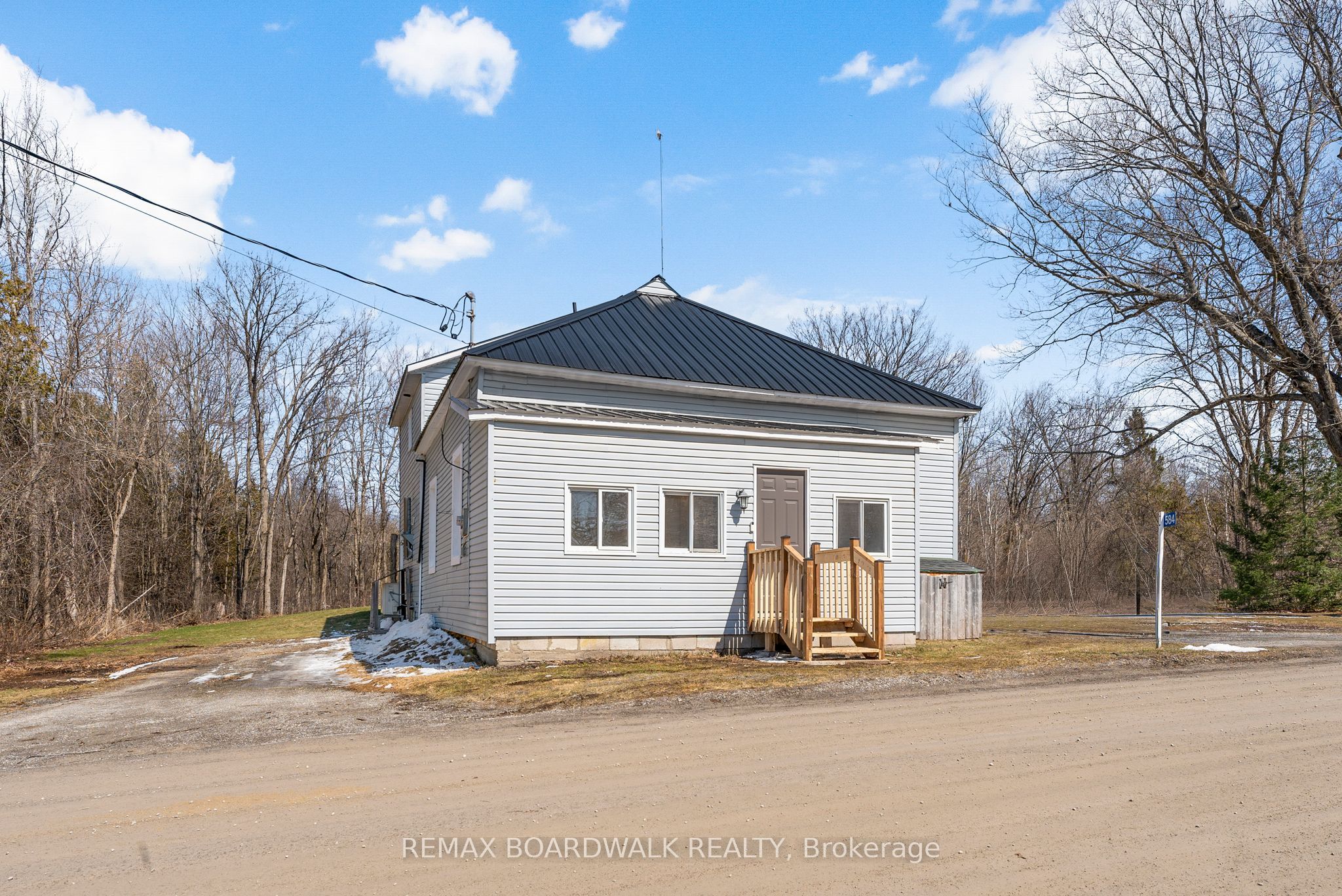 584 Ford Road, Montague, ON K7A 4S4 photo 2