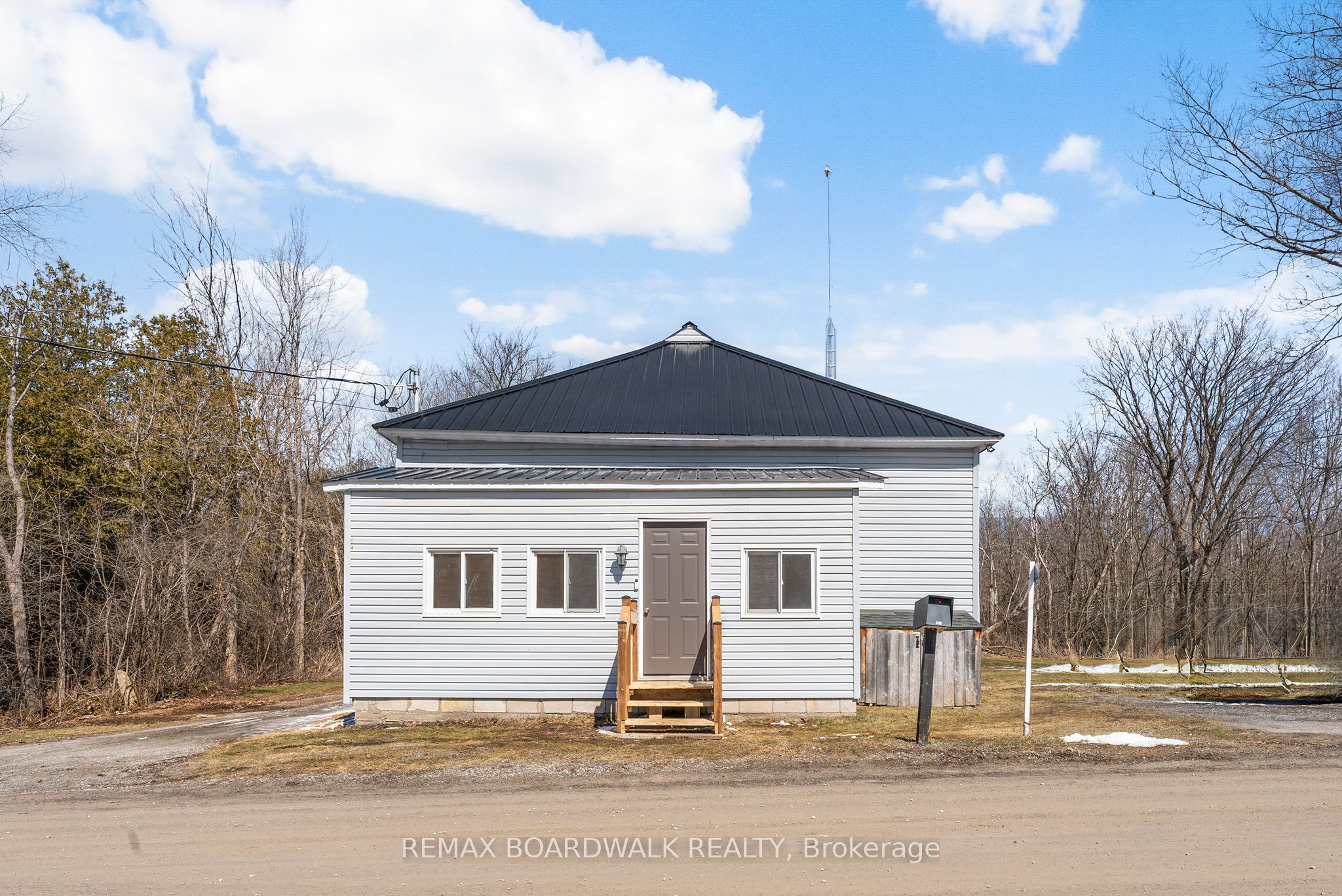 584 Ford Road, Montague, ON K7A 4S4 photo 3