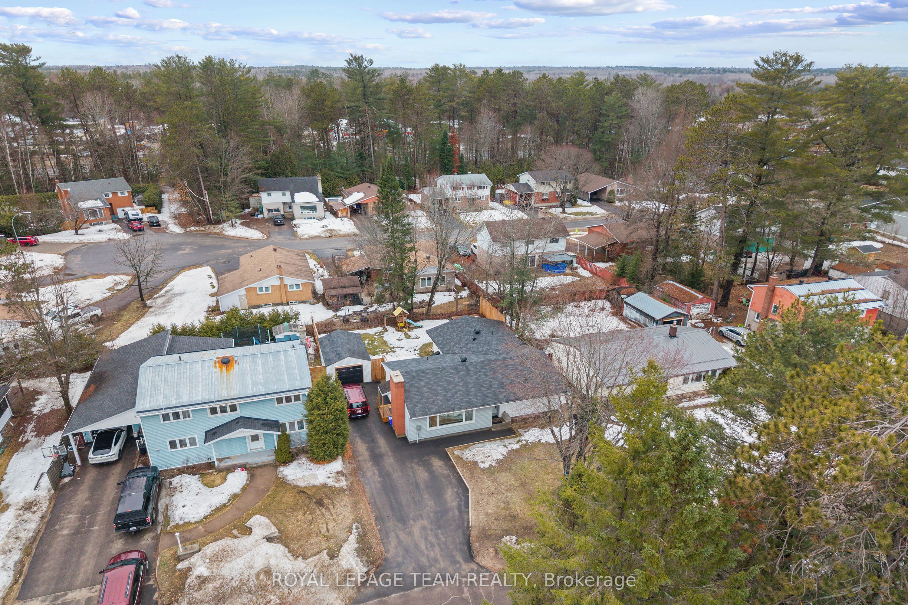 25 FRONTENAC Crescent, Deep River, ON K0J 1P0 photo 4