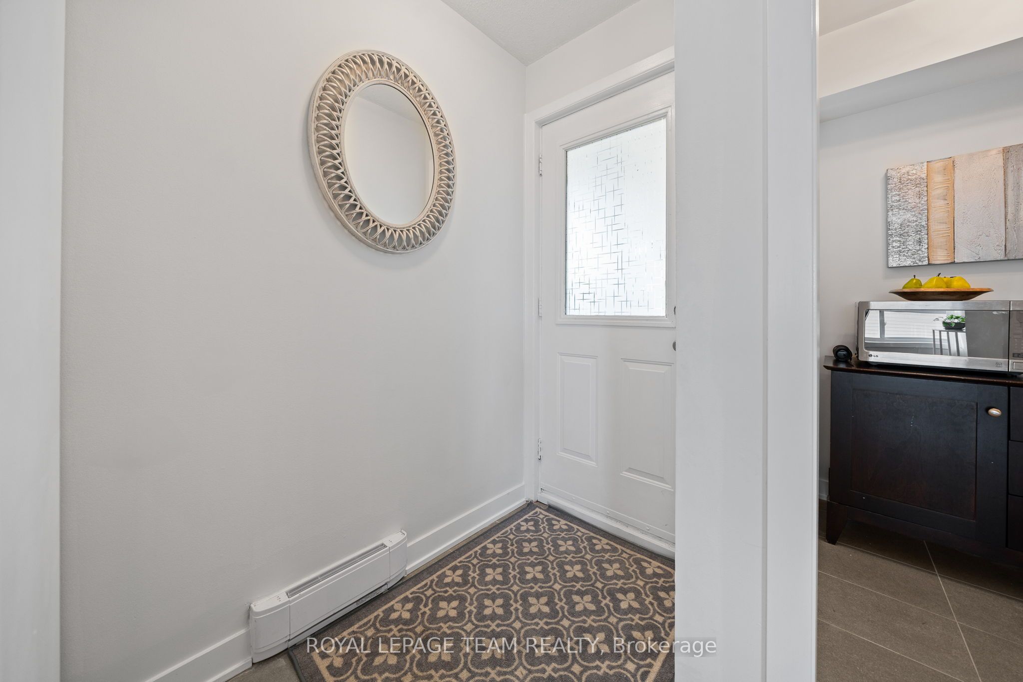 1406 Tanguay Court, Kanata, ON K2L 3X7 photo 3