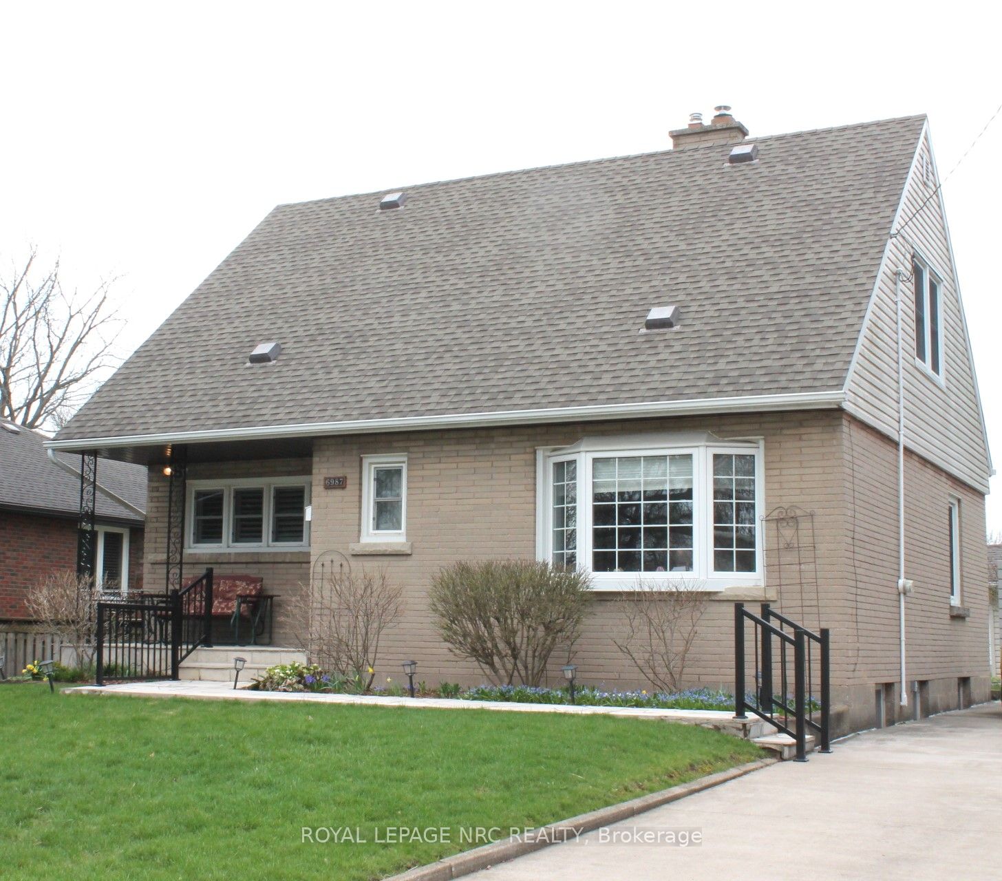 6987 Dell Avenue, Niagara Falls, ON L2G 4W1