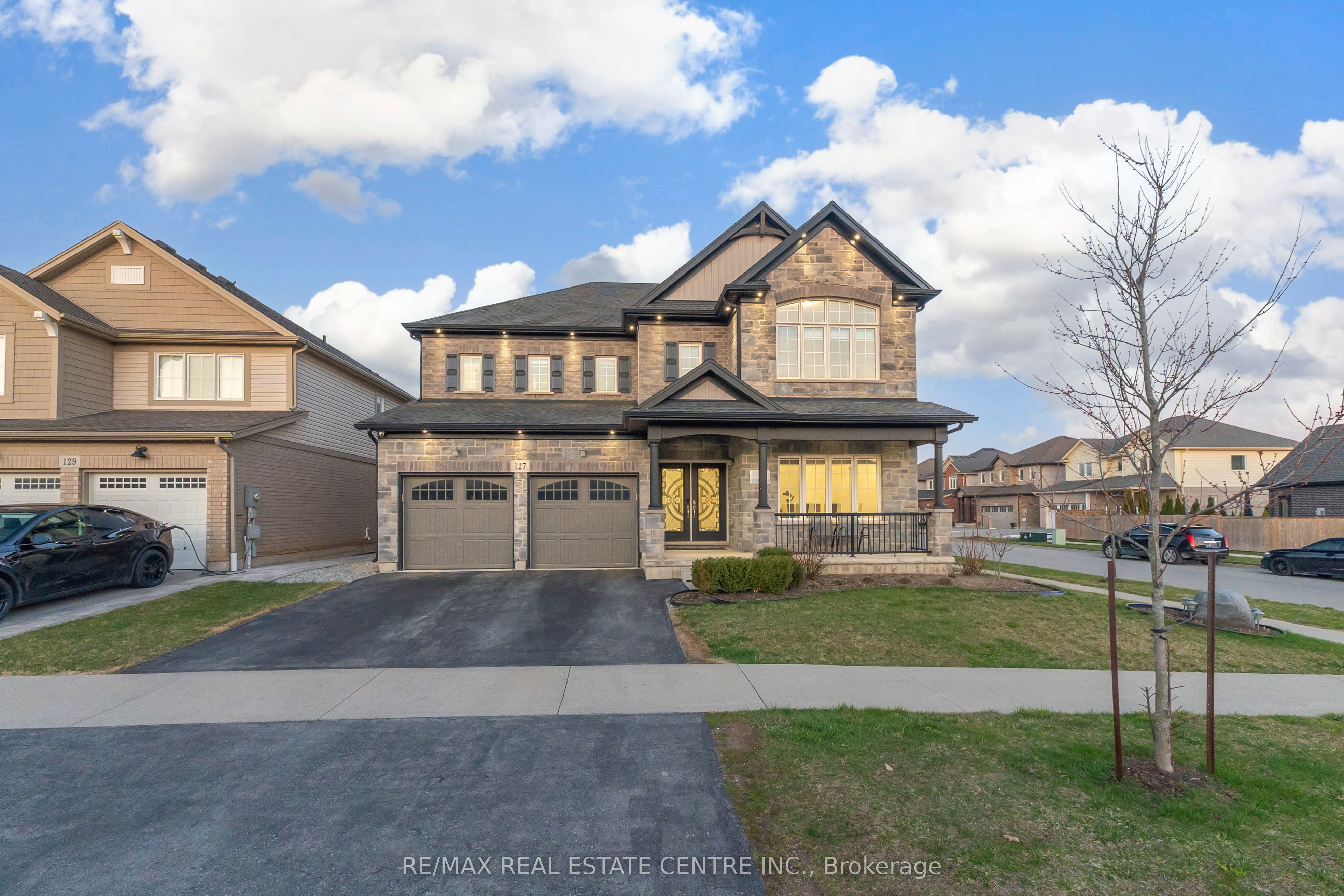127 Lametti Drive, Pelham, ON L3E 0A2 photo 2