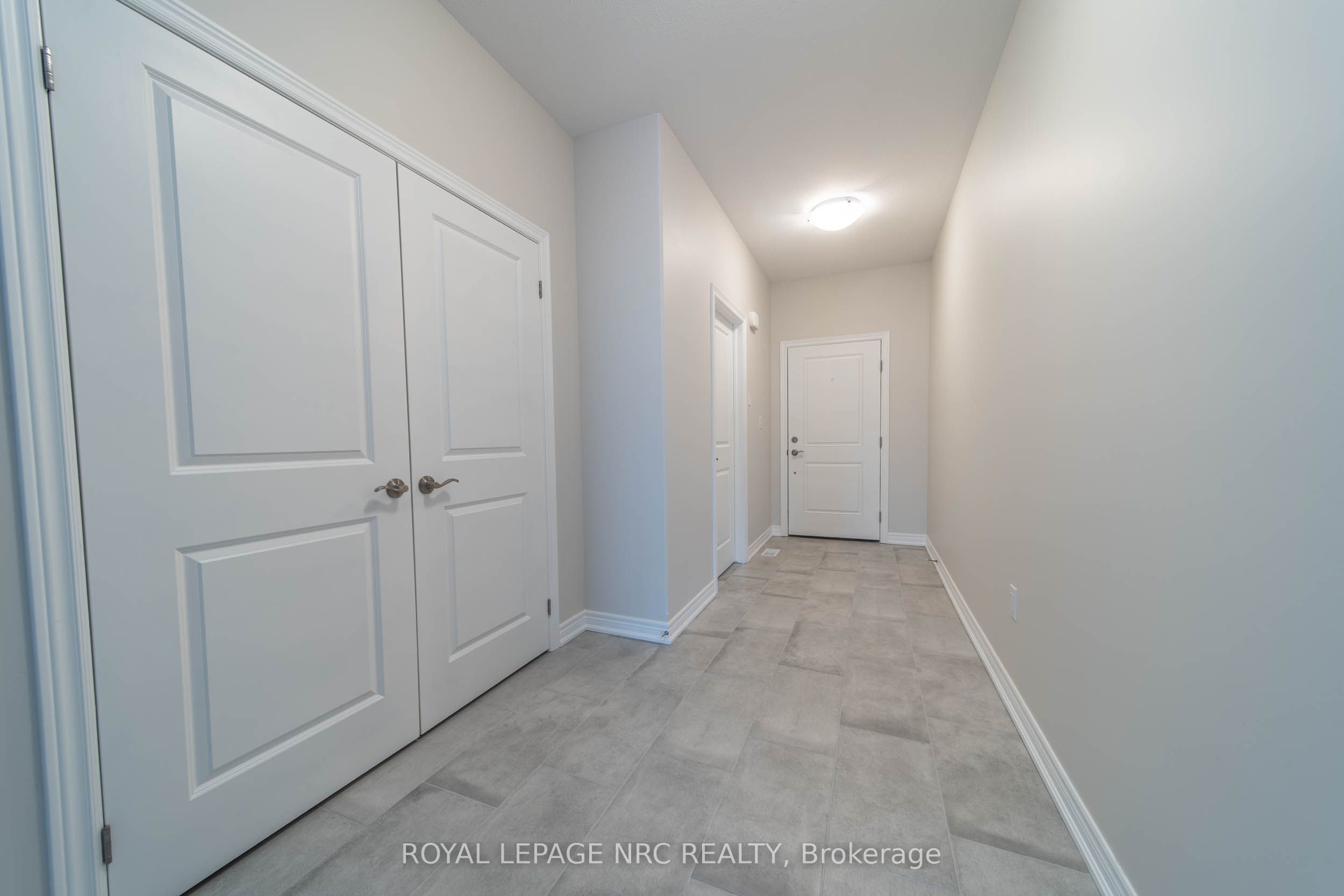 52 Willson Drive, Thorold, ON L2V 0G7 photo 2