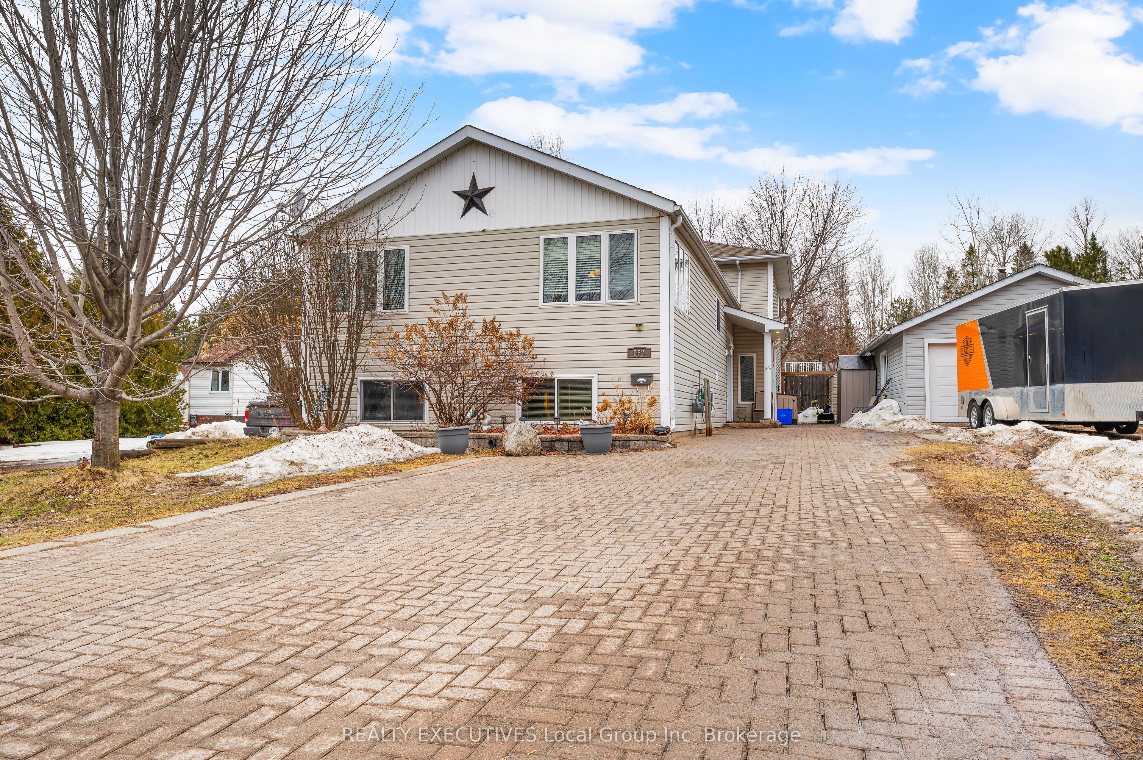 962 LAKESHORE Drive, North Bay, ON P1A 2G9