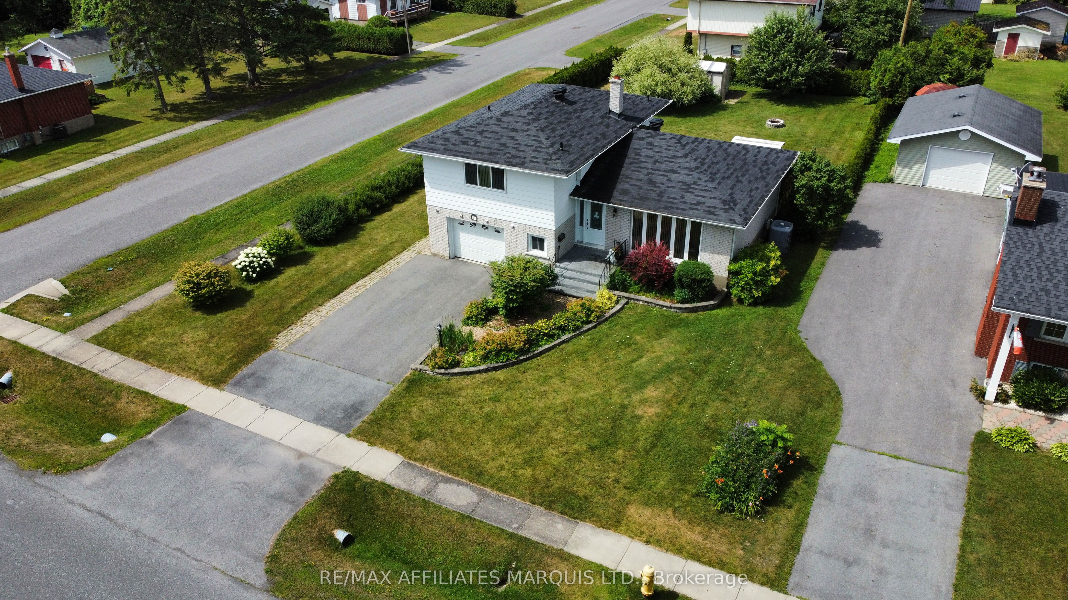 11 Ault Drive, South Stormont, ON K0C 1M0 photo 2