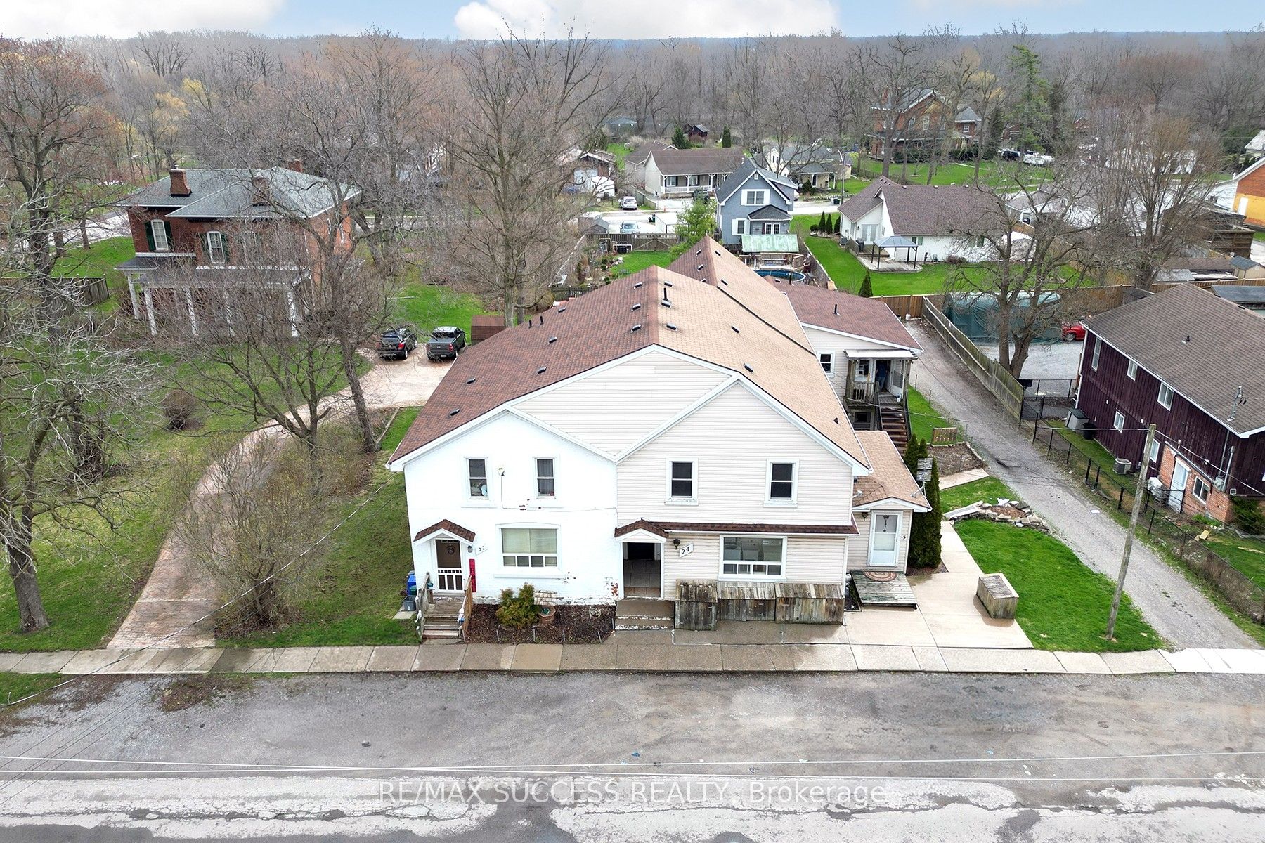 22 & 24 River Street, Thorold, ON L0S 1K0 photo 2