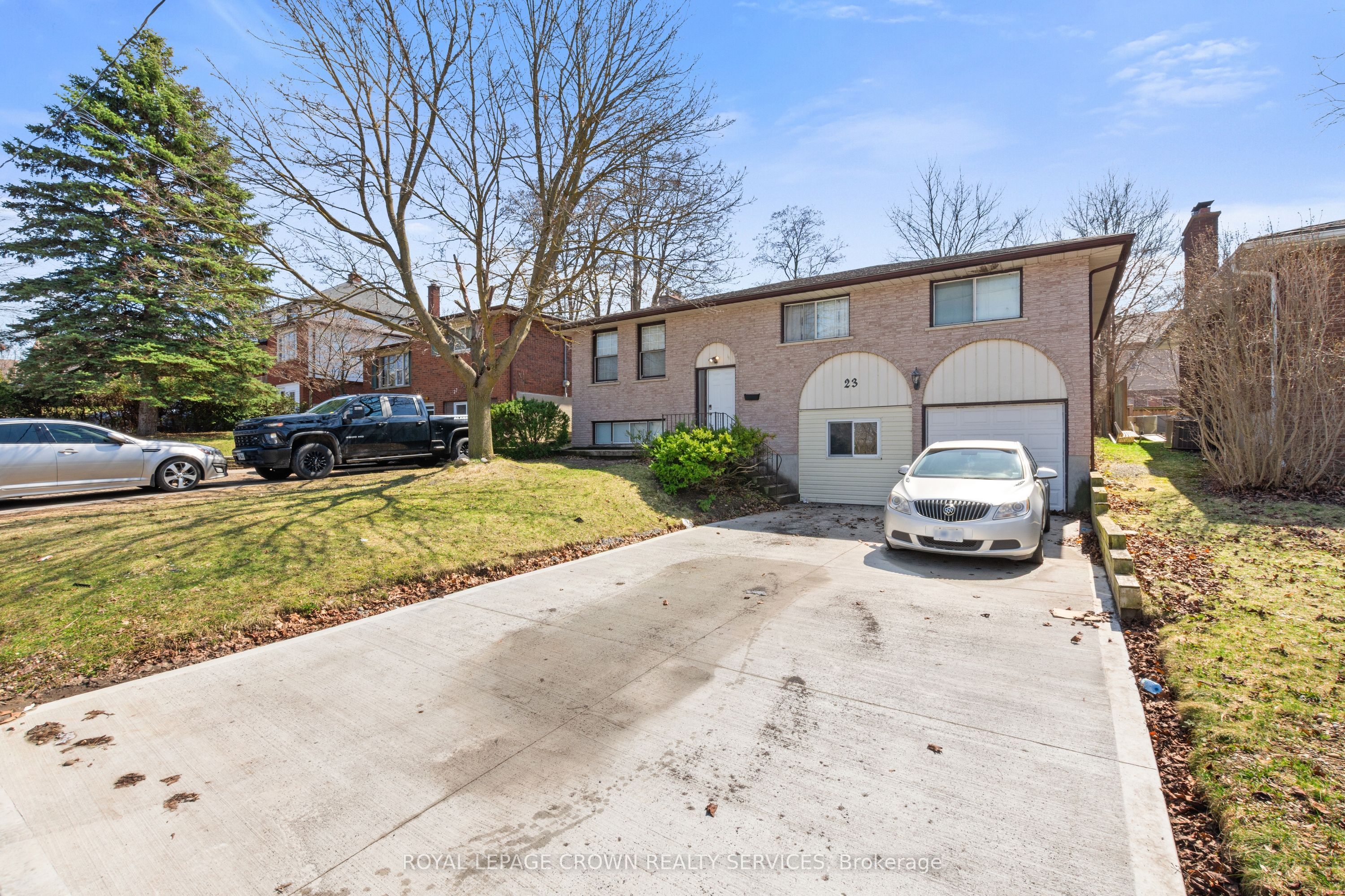 23 Amherst Drive, Kitchener, ON N2P 1E1