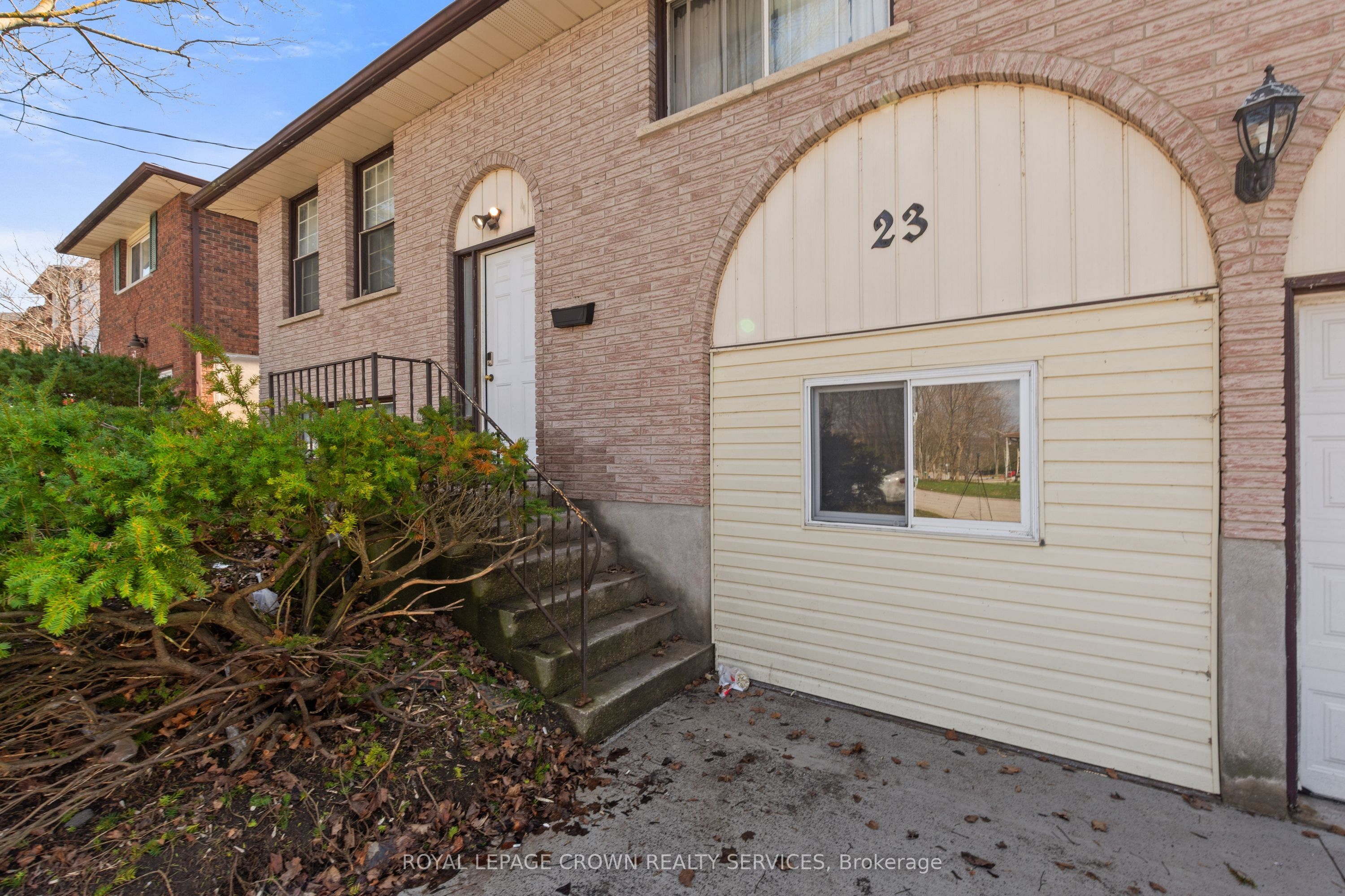23 Amherst Drive, Kitchener, ON N2P 1E1 photo 2