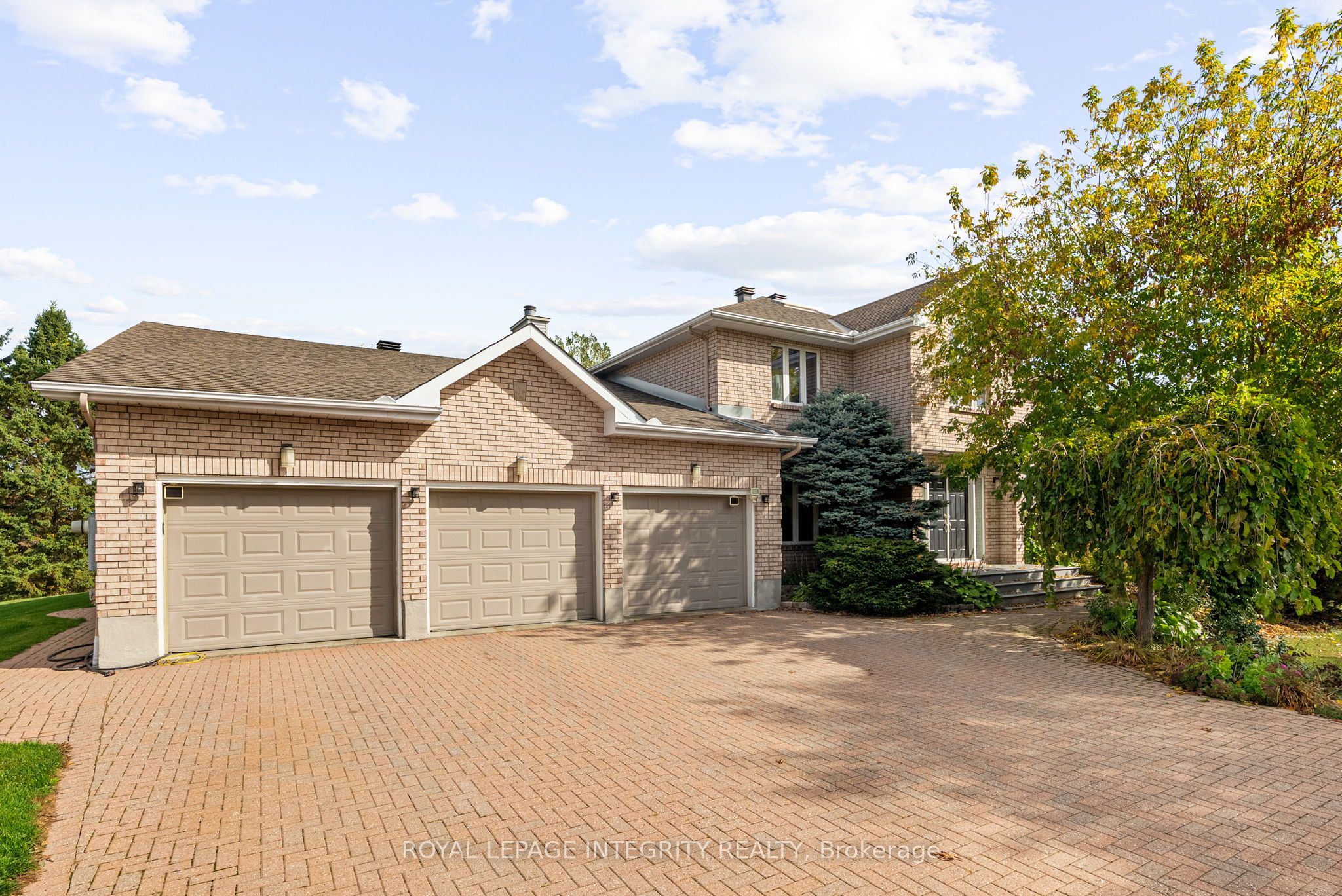 6 Marchbrook Circle, Kanata, ON K2W 1A1 photo 2