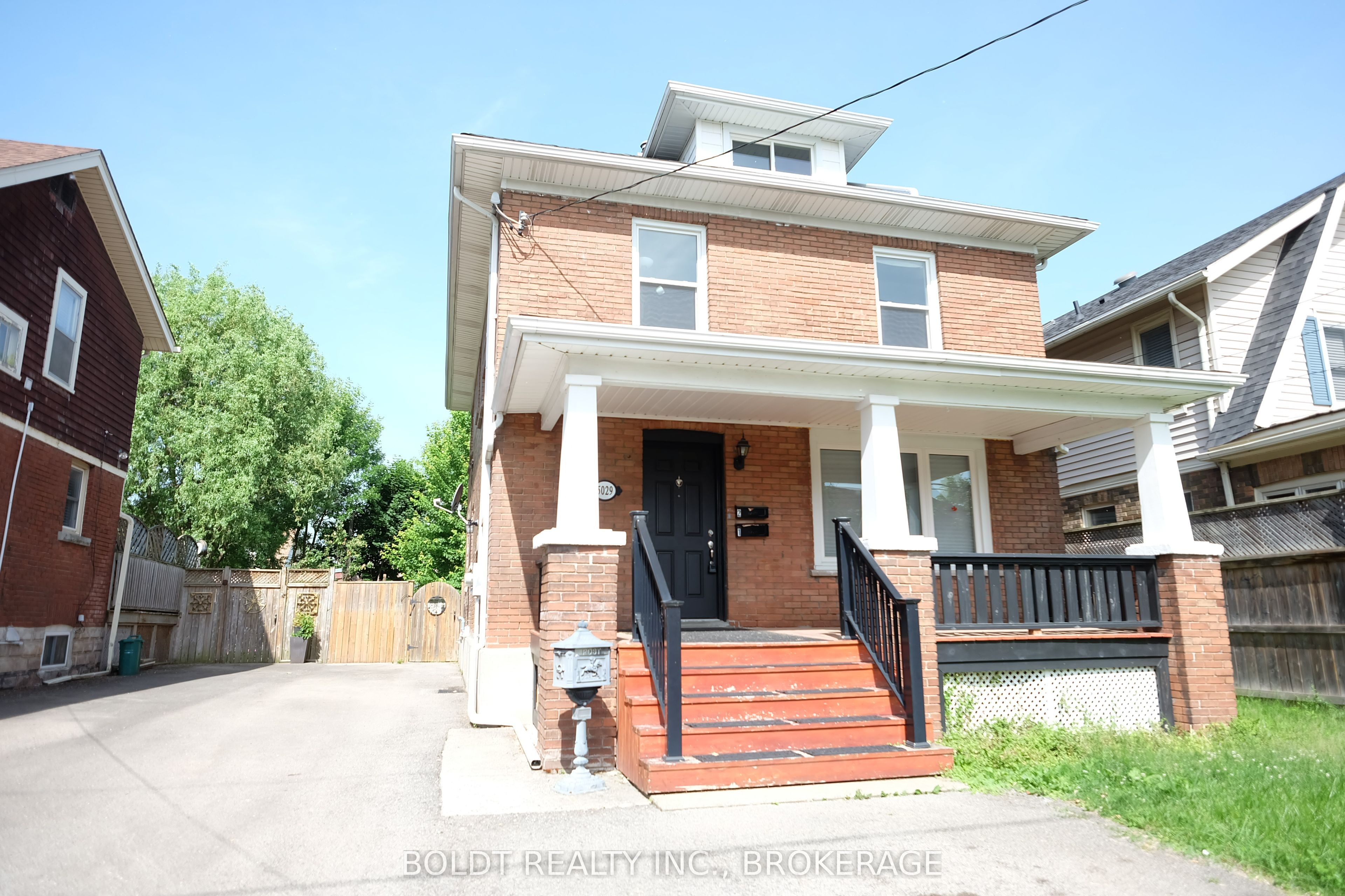 5029 Fourth Avenue 2, Niagara Falls, ON L2E 4P5