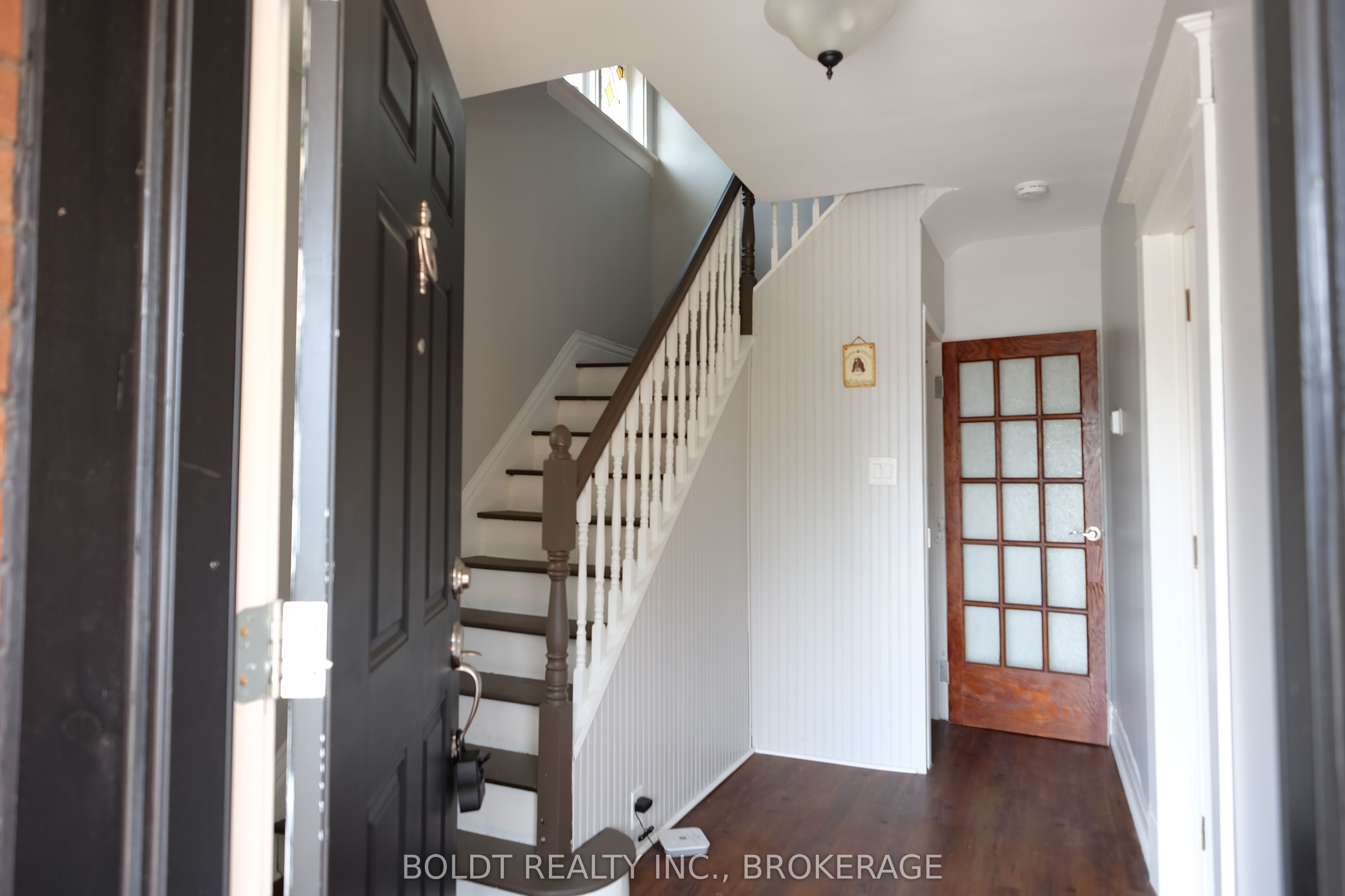5029 Fourth Avenue 2, Niagara Falls, ON L2E 4P5 photo 3