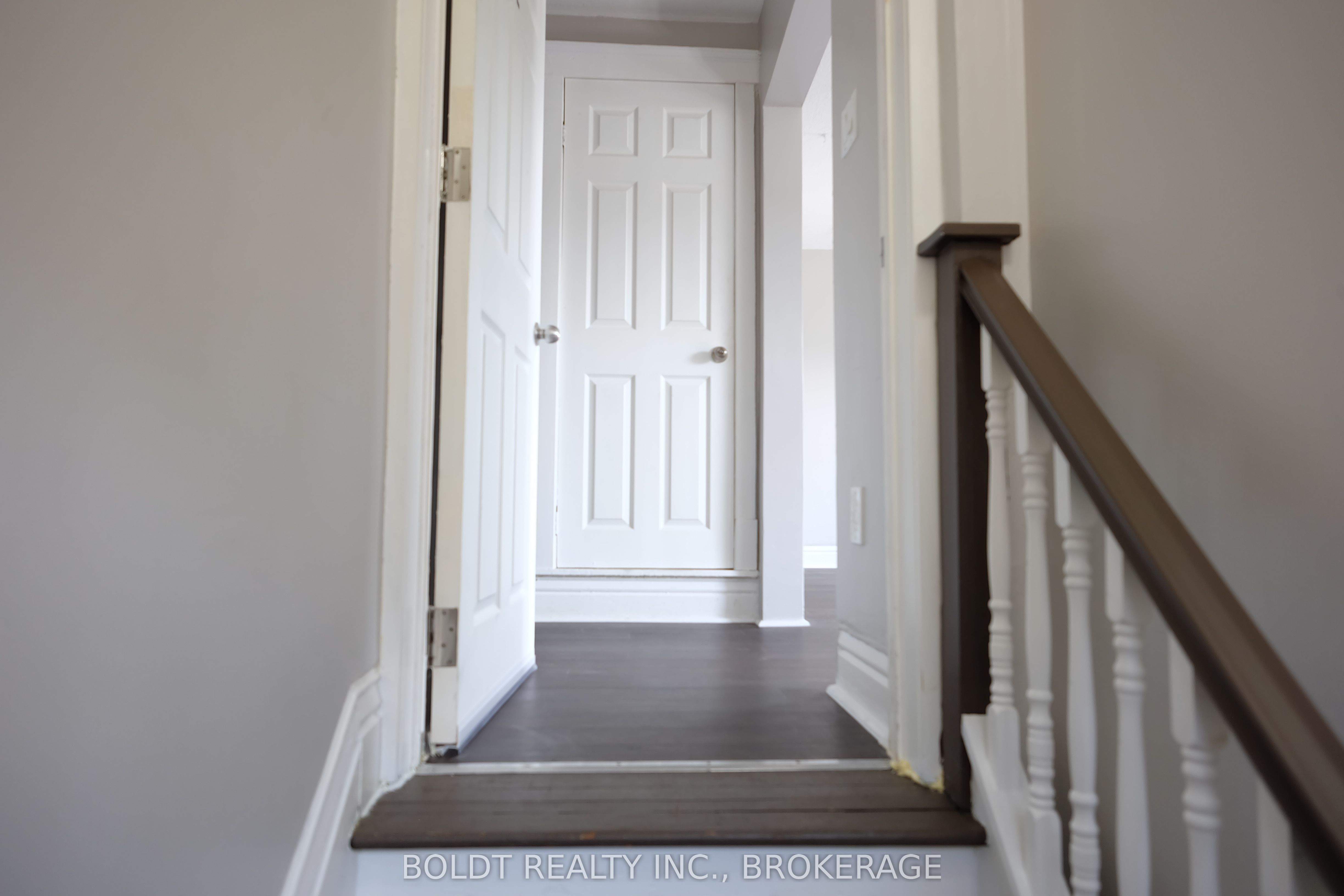 5029 Fourth Avenue 2, Niagara Falls, ON L2E 4P5 photo 4