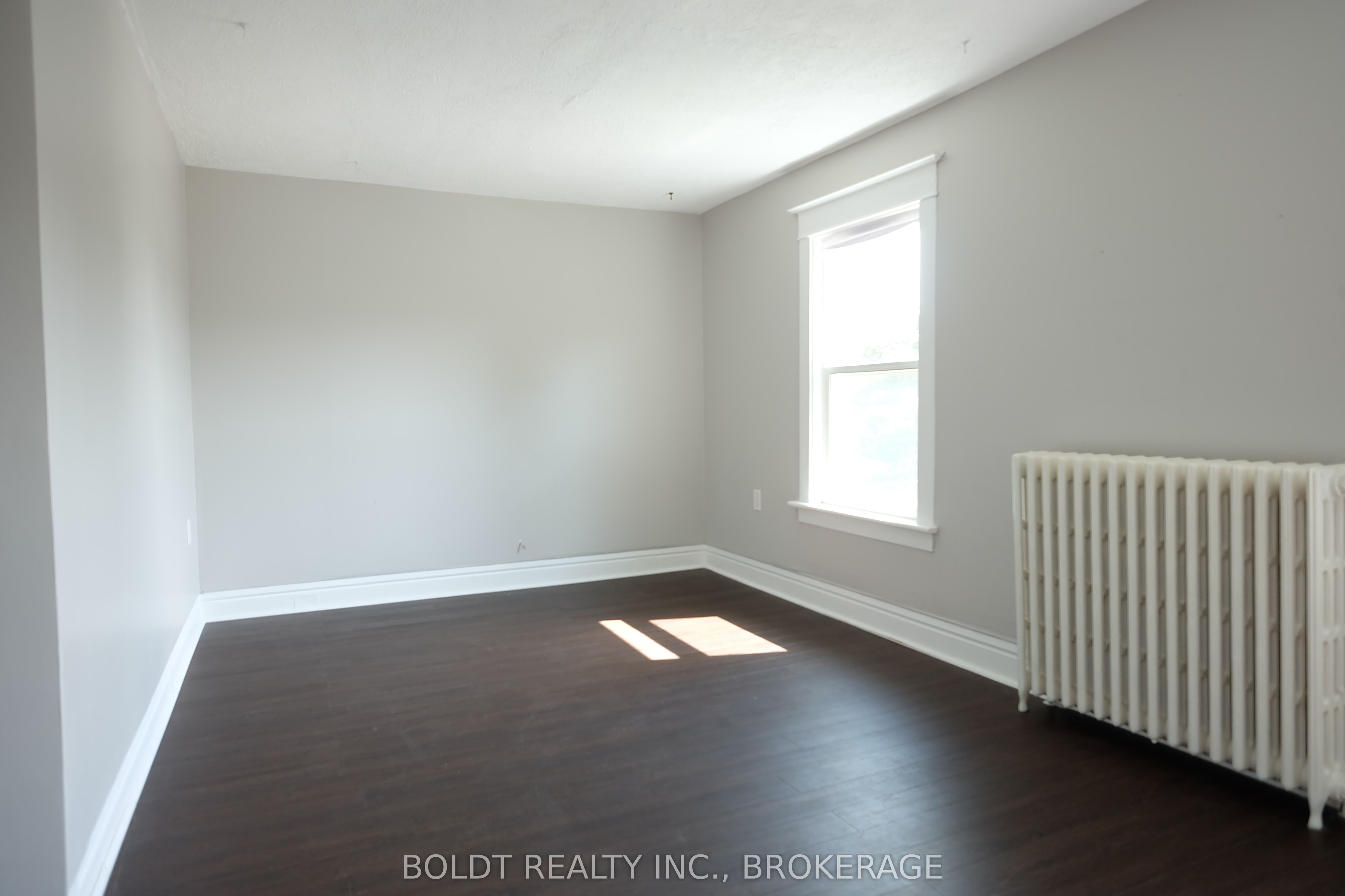 5029 Fourth Avenue 2, Niagara Falls, ON L2E 4P5 photo 5