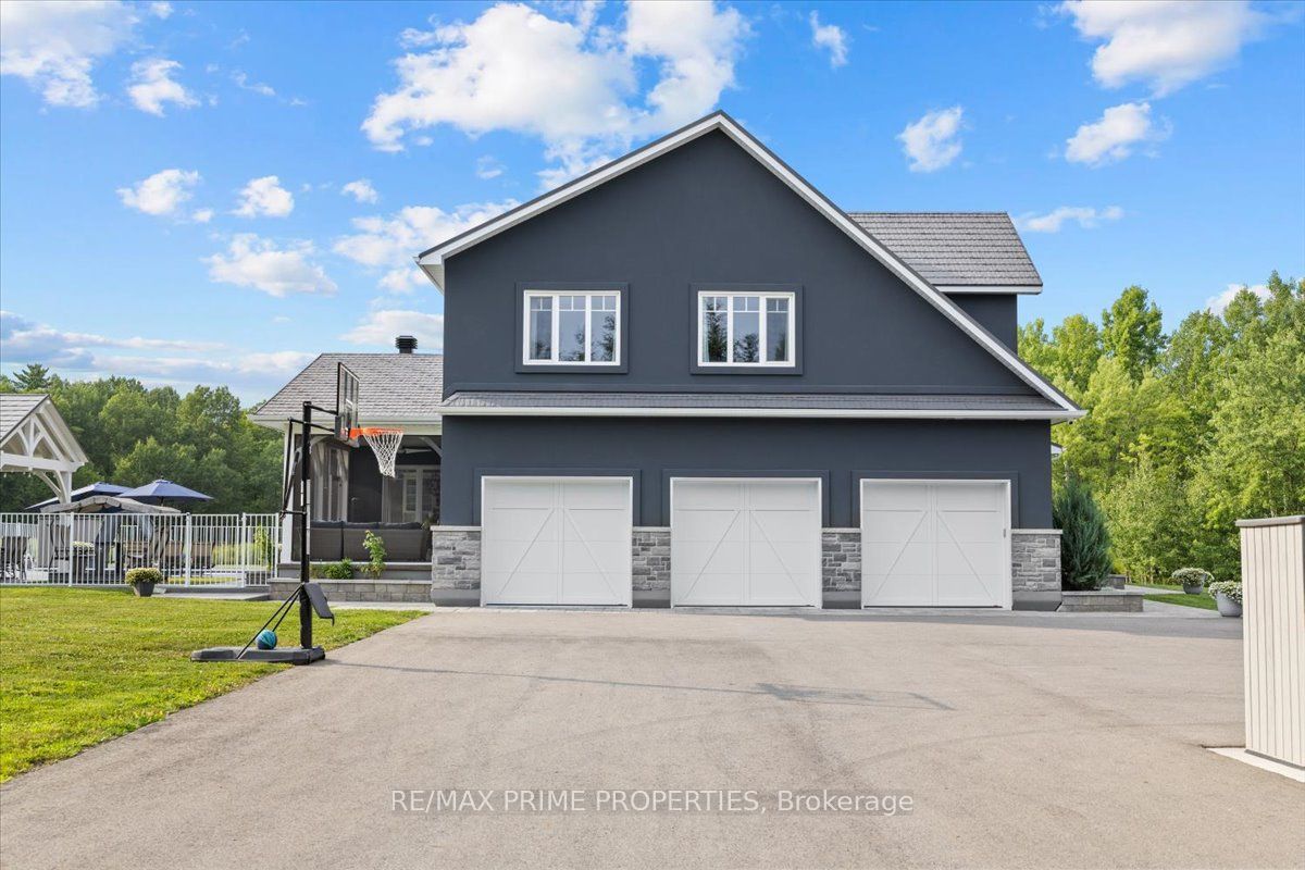 2440 Emmett Road, Orleans - Cumberland and Area, ON K4C 1S1 photo 2