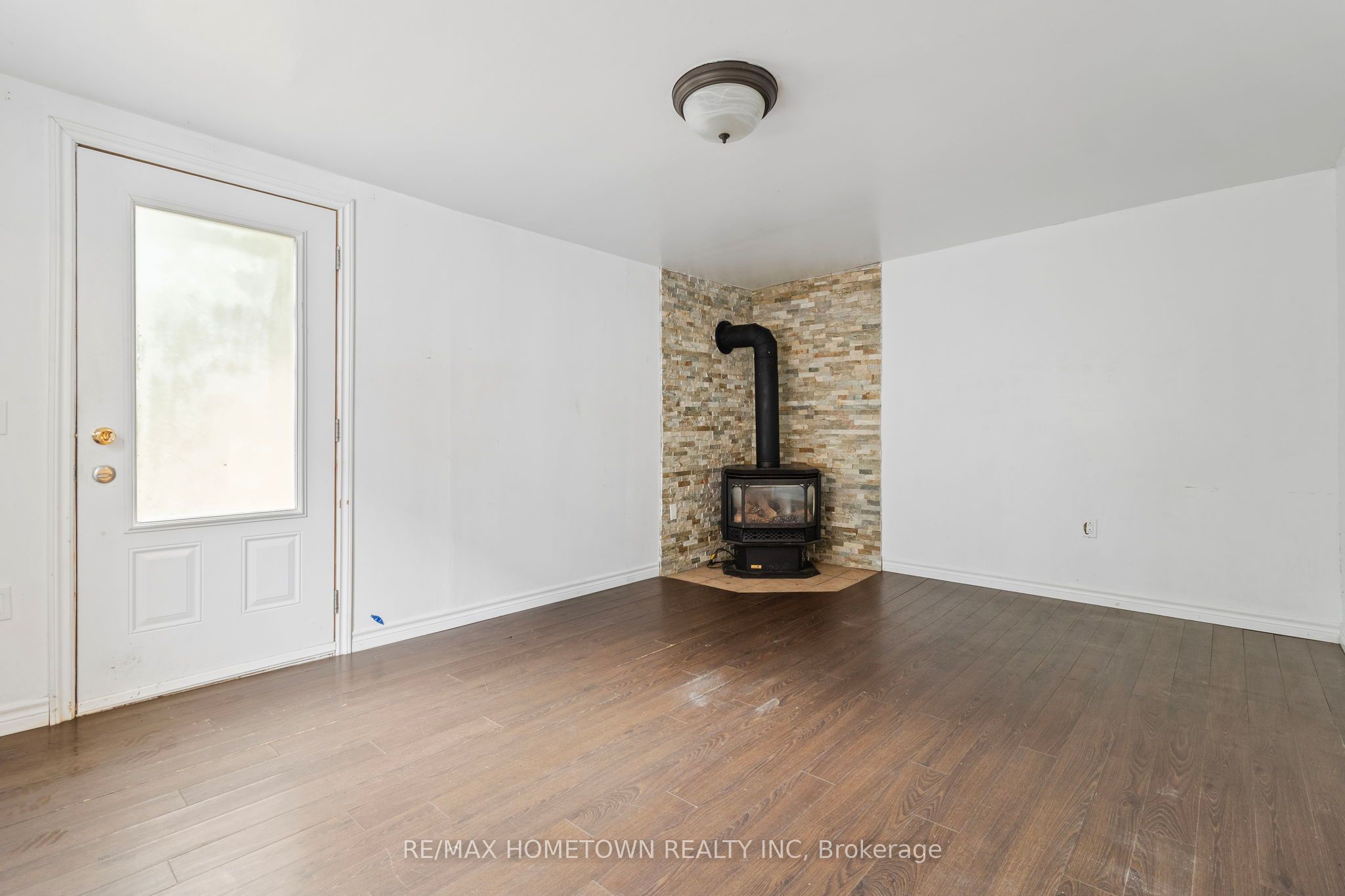 93 Perth Street, Brockville, ON K6V 5C8 photo 3